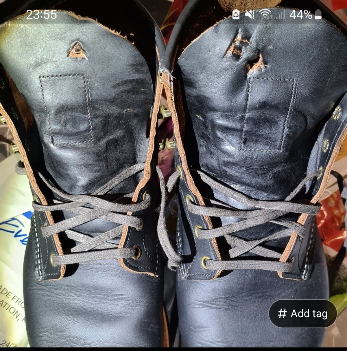 Photo by BCLEATHERGOODS on November 18, 2021 of the Red Wing Blacksmith in S.B. Foot Black Harness.