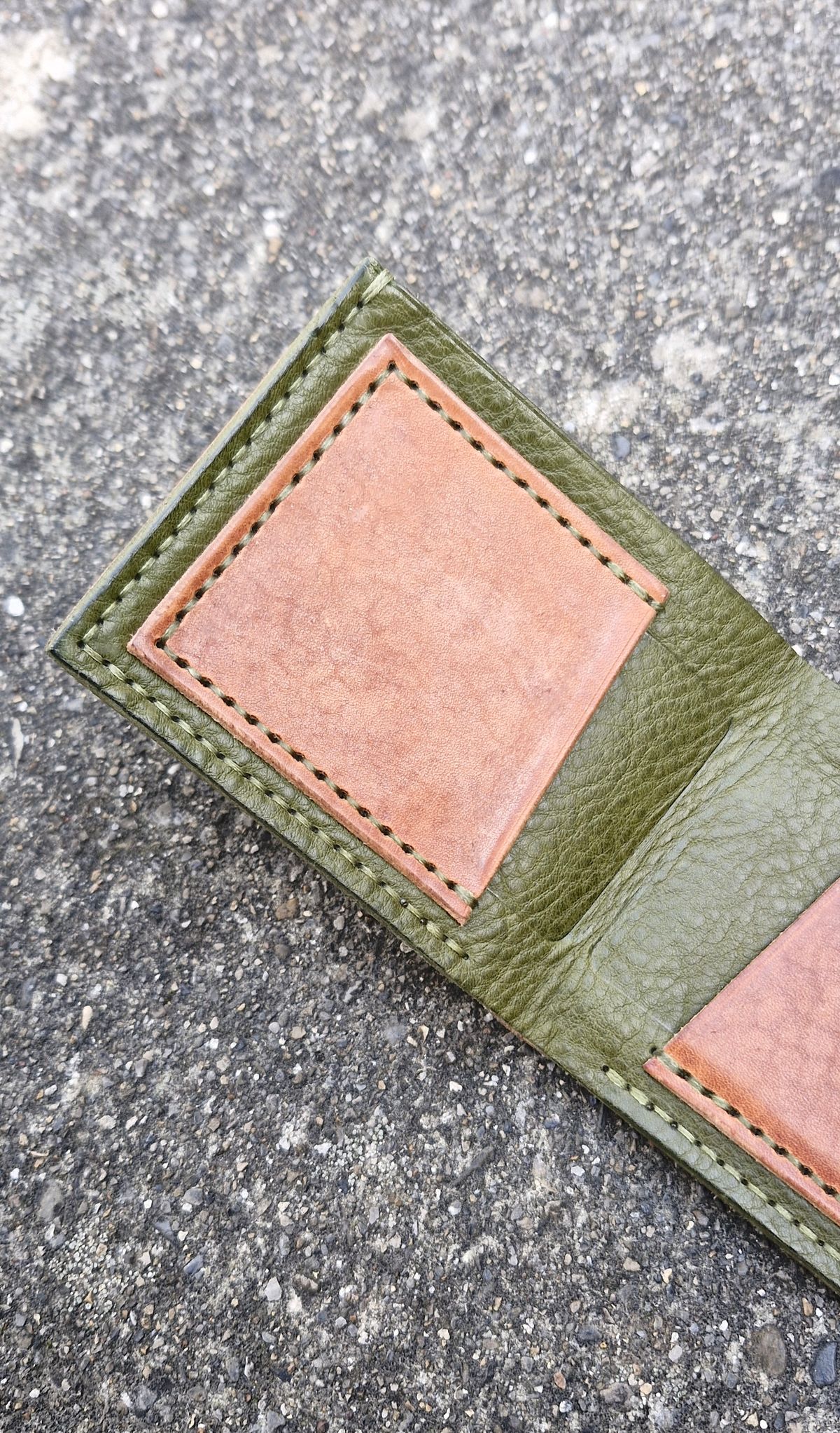 Photo by BCLEATHERGOODS on January 4, 2026 of the BCLeathergoods Wallet in Horween Natural Dublin & Badalassi Carlo Olive Green Minerva.