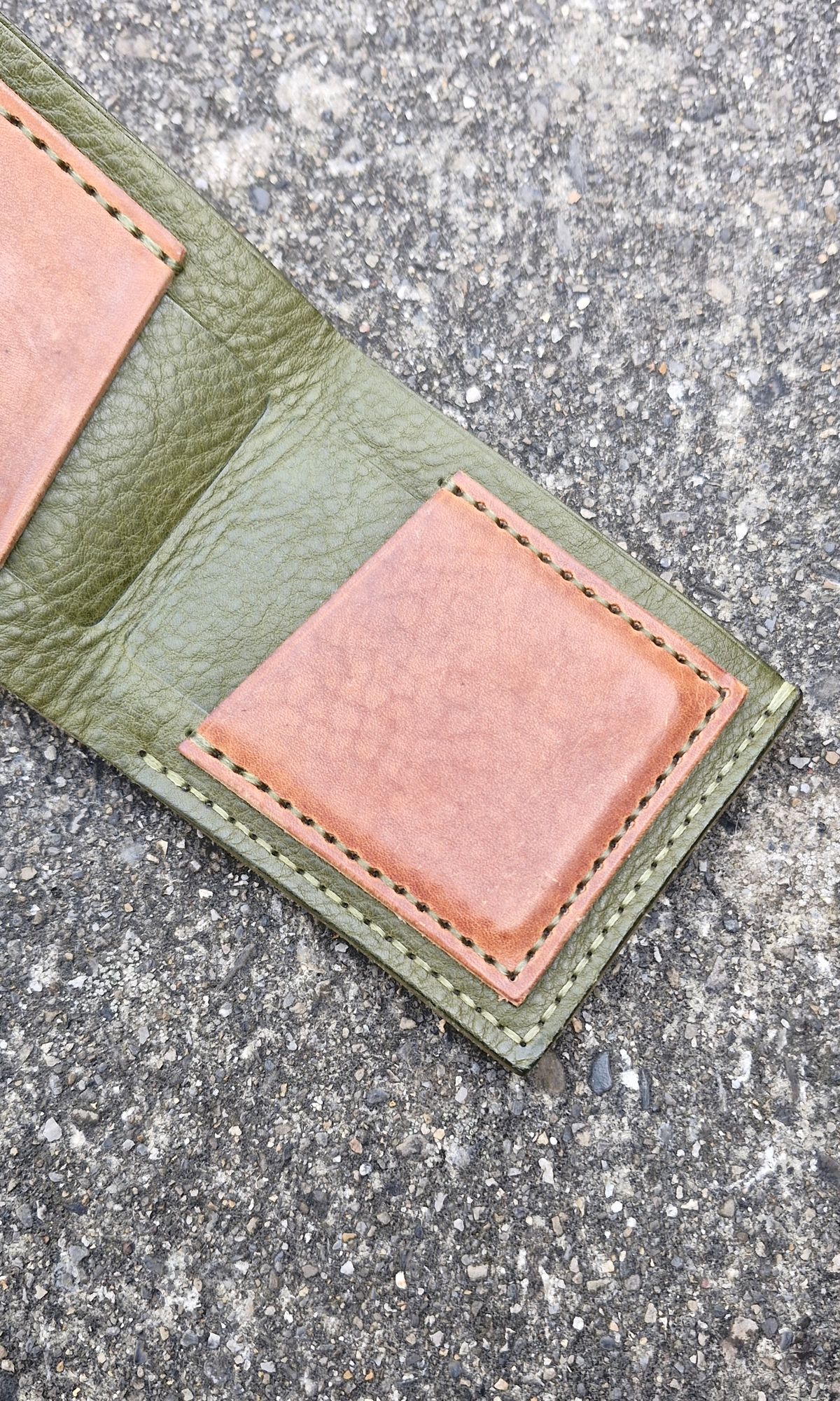 Photo by BCLEATHERGOODS on January 4, 2026 of the BCLeathergoods Wallet in Horween Natural Dublin & Badalassi Carlo Olive Green Minerva.