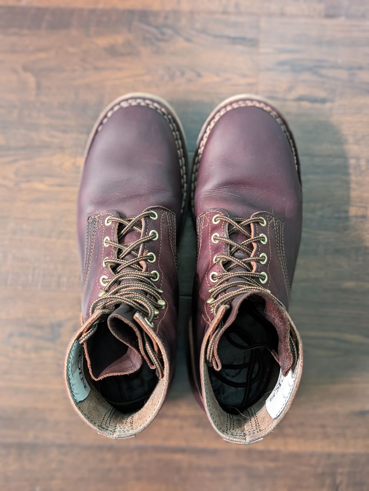 Photo by 907rx7 on February 6, 2024 of the Nicks Free Range in Wickett & Craig Burgundy Double Stuffed.