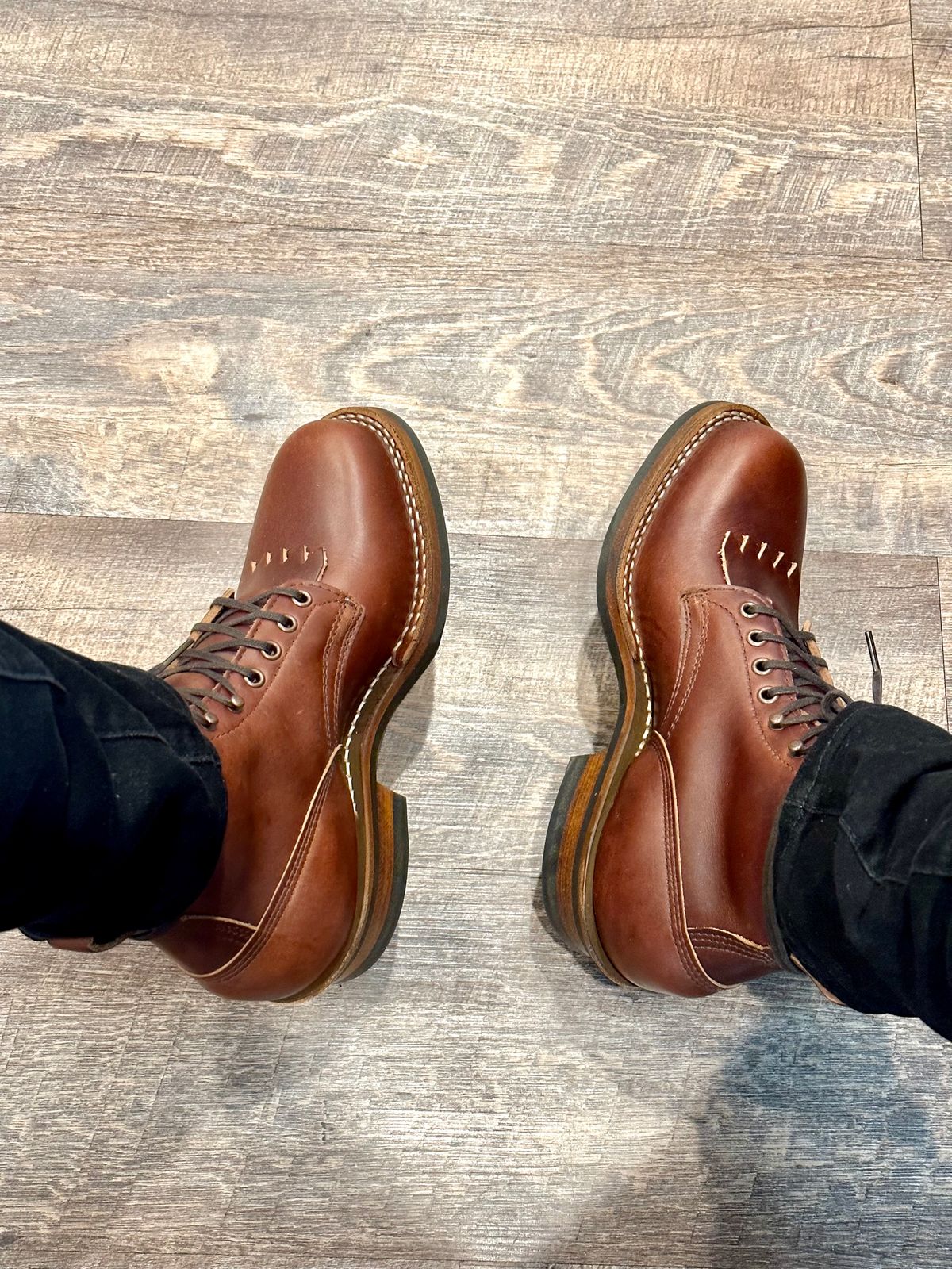 Photo by watch_gabe on February 16, 2023 of the White's 350 Cruiser in Horween British Tan Chromexcel.