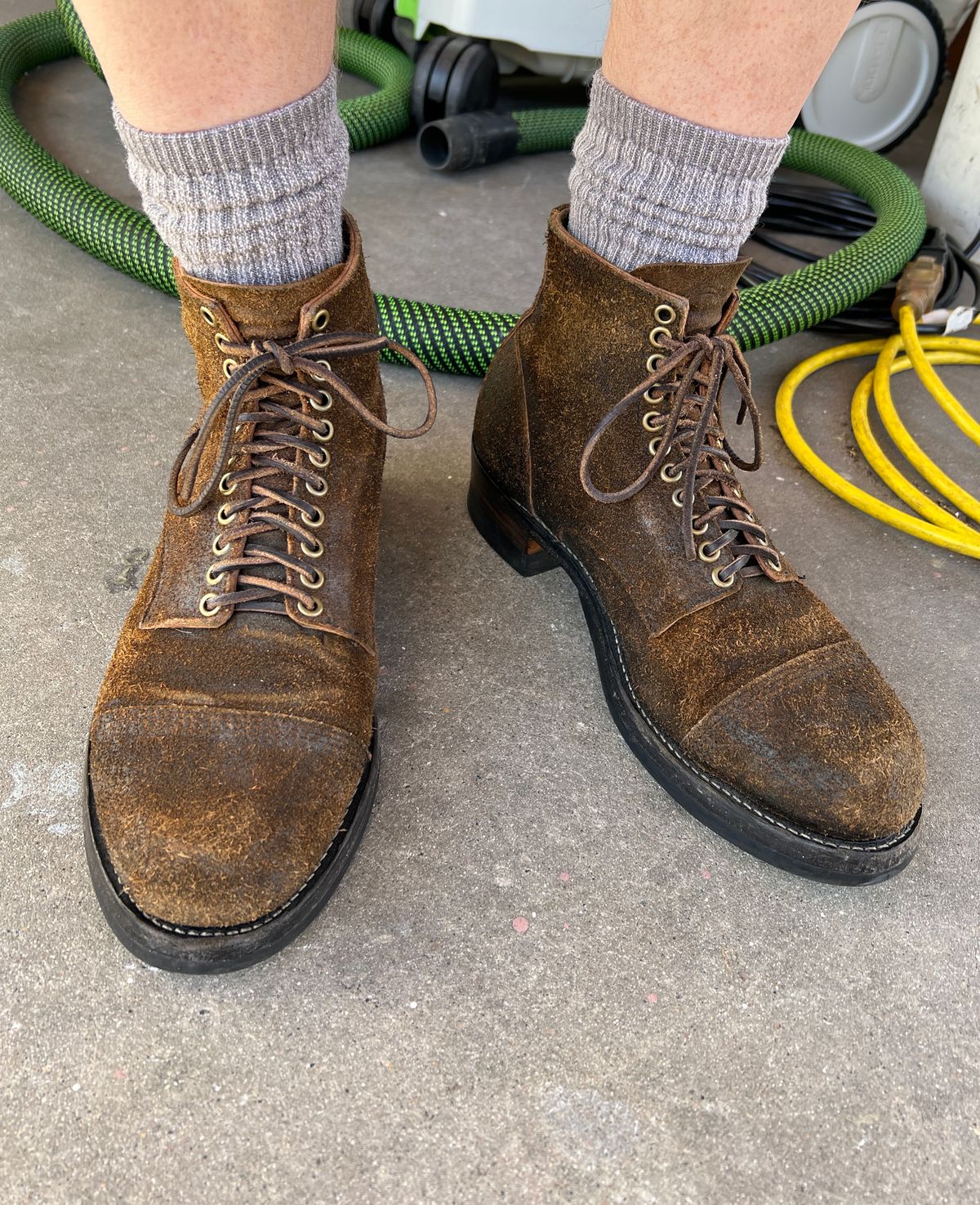 Photo by cr_aig1980 on March 14, 2024 of the Kreosote Nail Shank-2 in Wickett & Craig Russet Harness with Kustom Color Treatment.