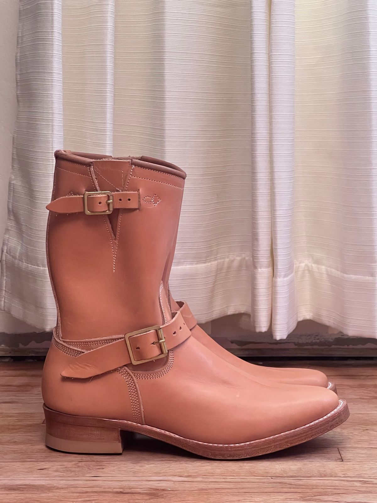 Photo by cr_aig1980 on October 3, 2025 of the Role Club Engineer Boots in Horween Natural Essex.