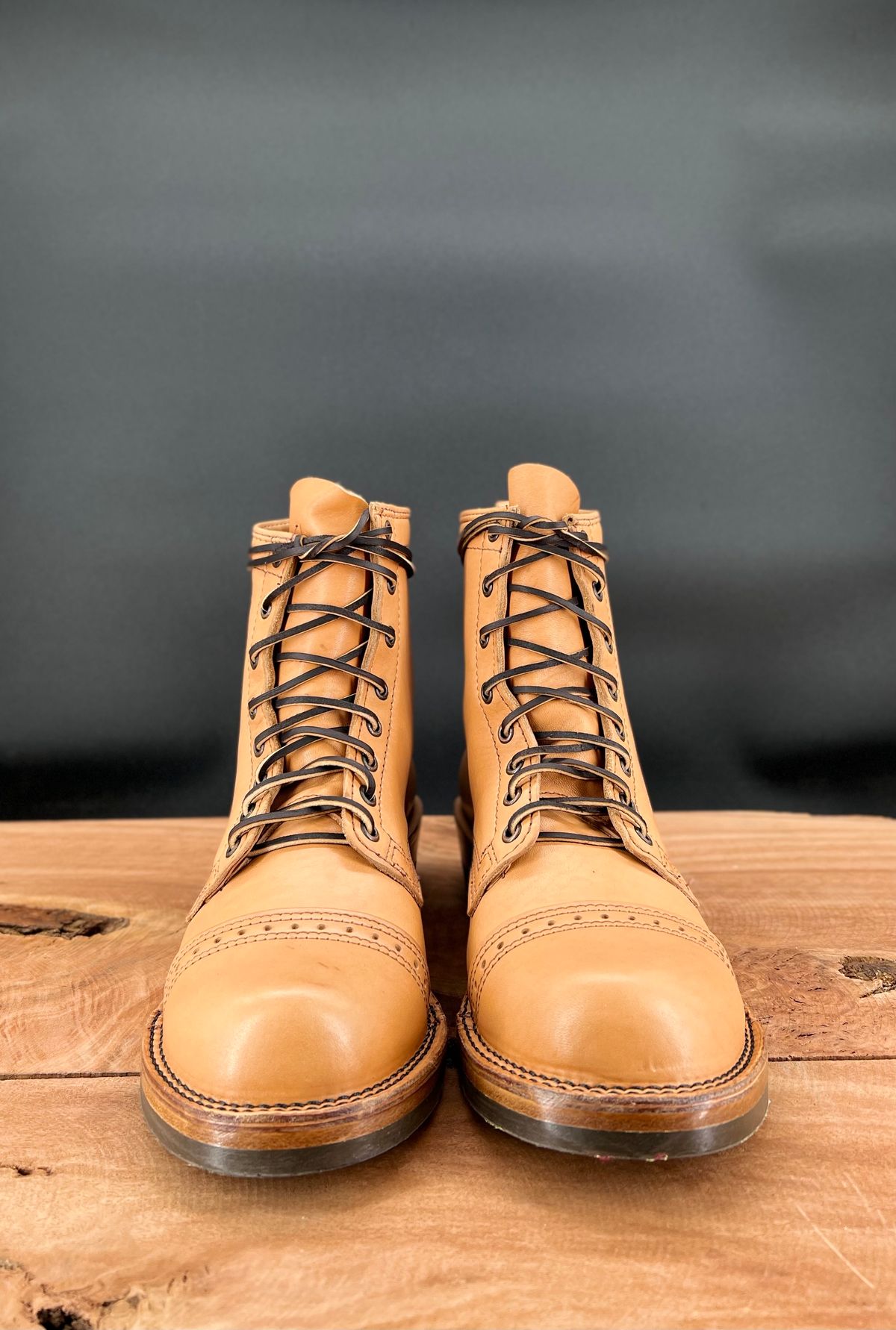 Photo by cr_aig1980 on October 4, 2022 of the Wesco Warren Boot in Horween Natural Essex.