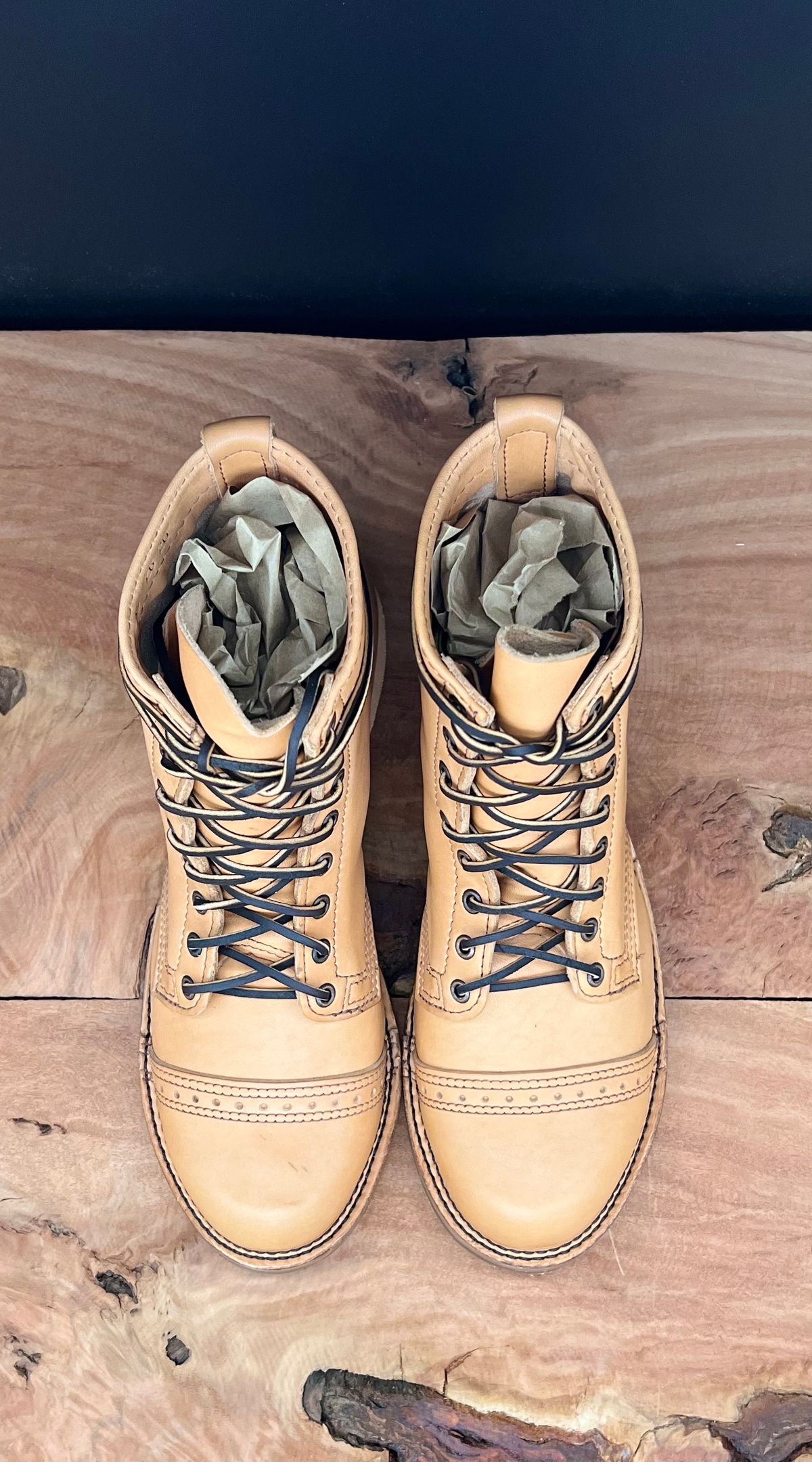 Photo by cr_aig1980 on October 4, 2022 of the Wesco Warren Boot in Horween Natural Essex.
