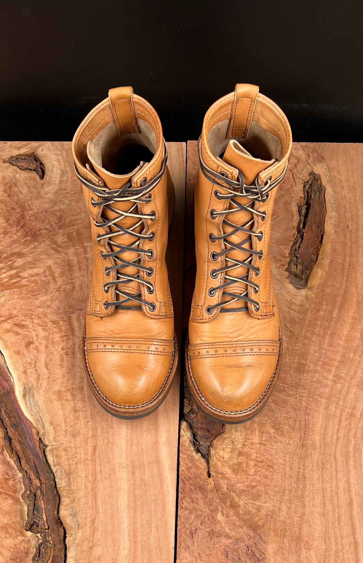 Photo by cr_aig1980 on November 5, 2022 of the Wesco Warren Boot in Horween Natural Essex.