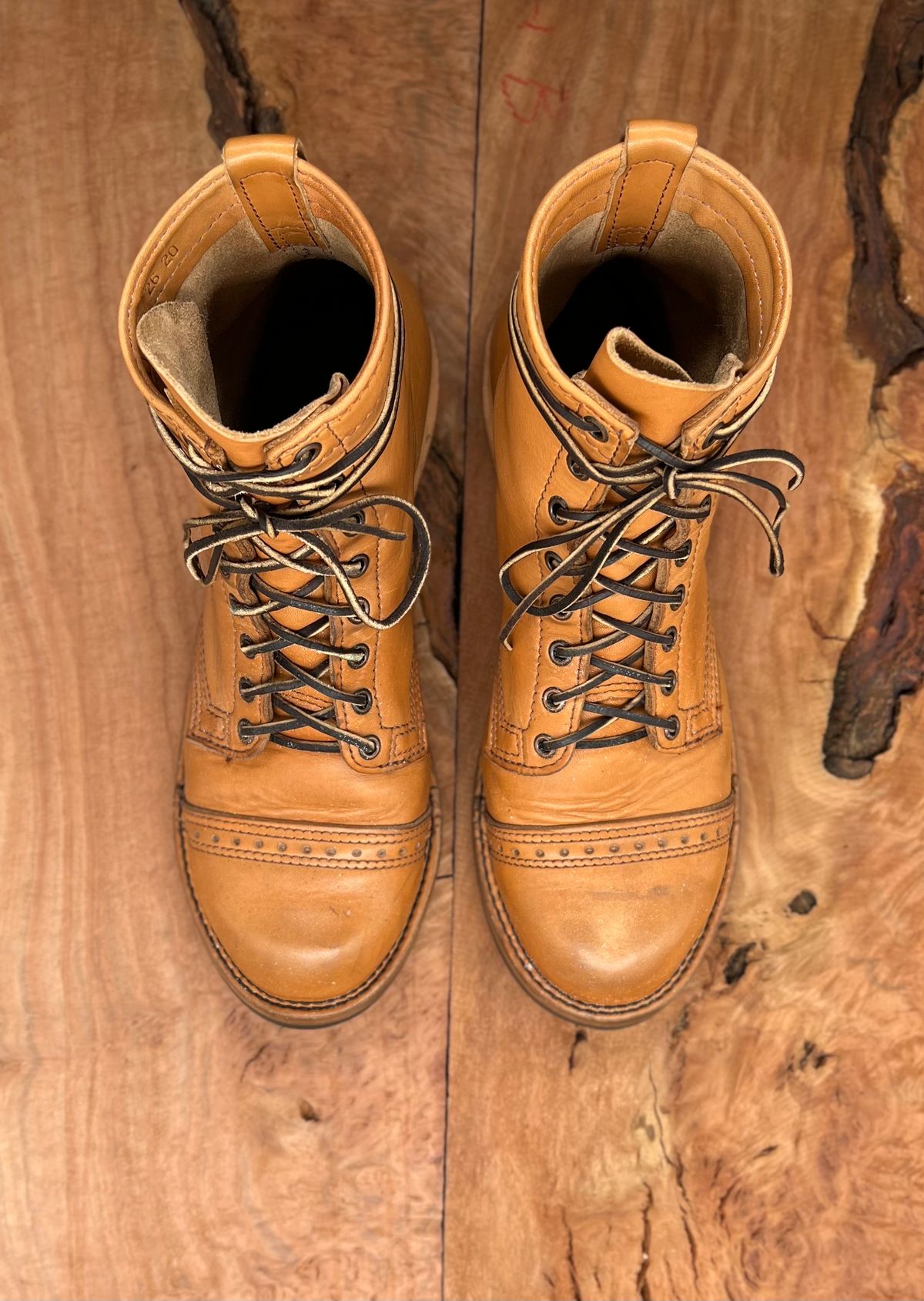 Photo by cr_aig1980 on December 3, 2022 of the Wesco Warren Boot in Horween Natural Essex.