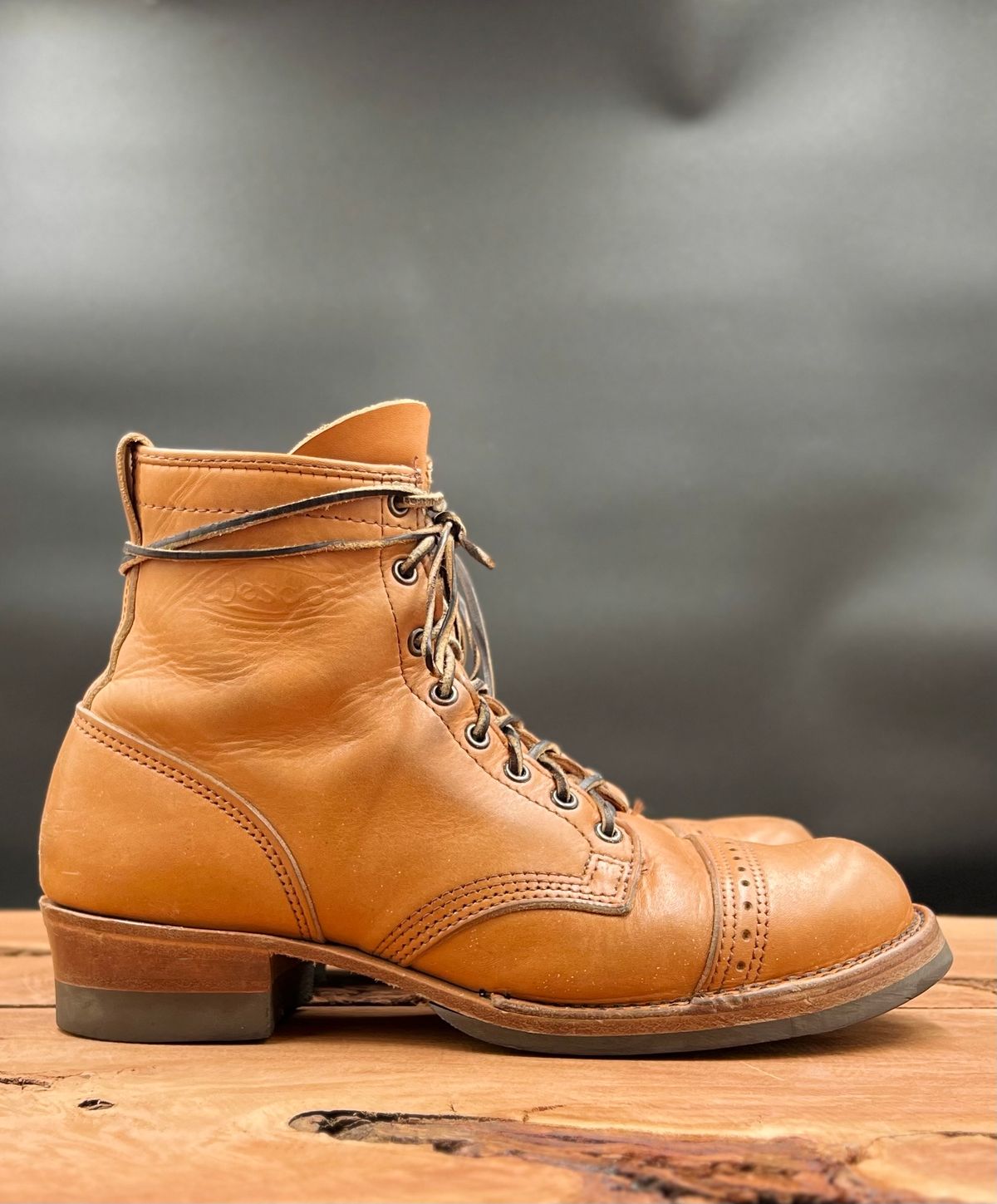 Photo by cr_aig1980 on February 4, 2023 of the Wesco Warren Boot in Horween Natural Essex.