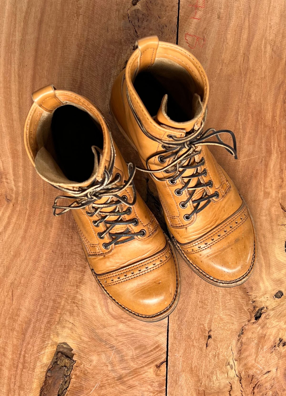 Photo by cr_aig1980 on February 4, 2023 of the Wesco Warren Boot in Horween Natural Essex.