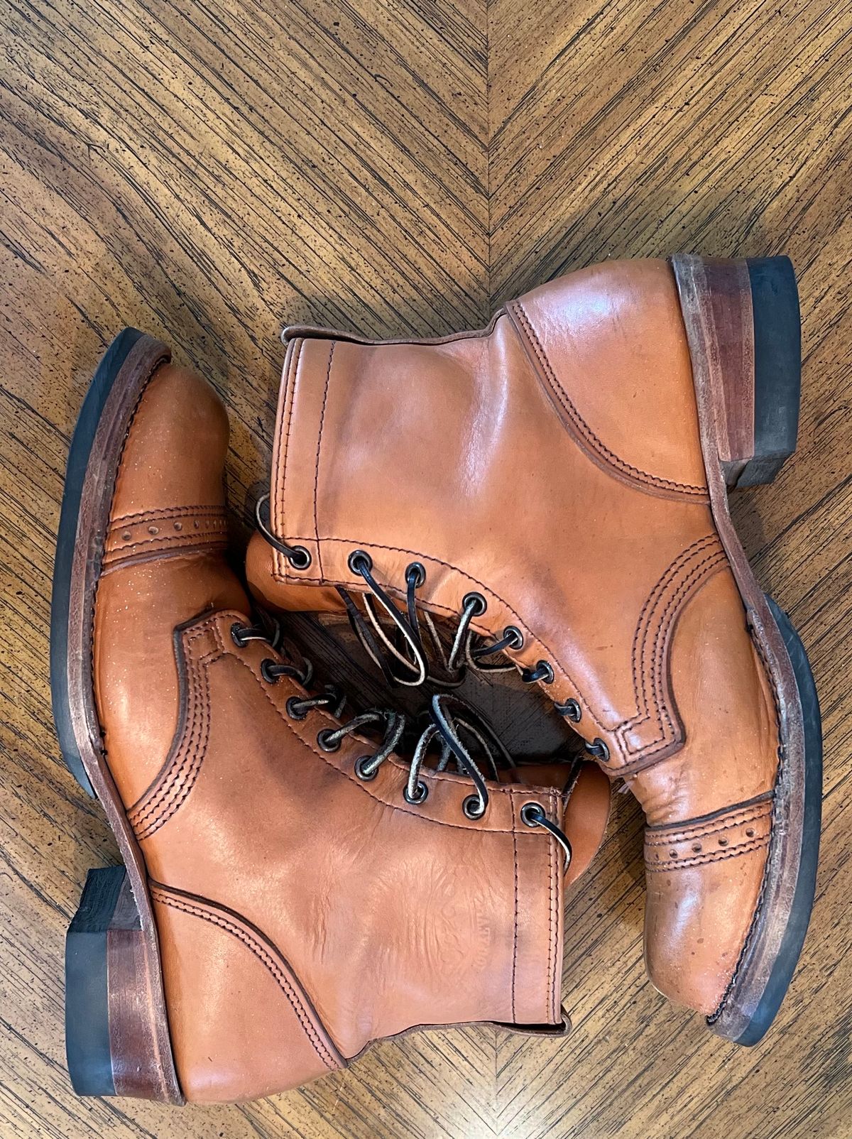 Photo by cr_aig1980 on March 4, 2023 of the Wesco Warren Boot in Horween Natural Essex.