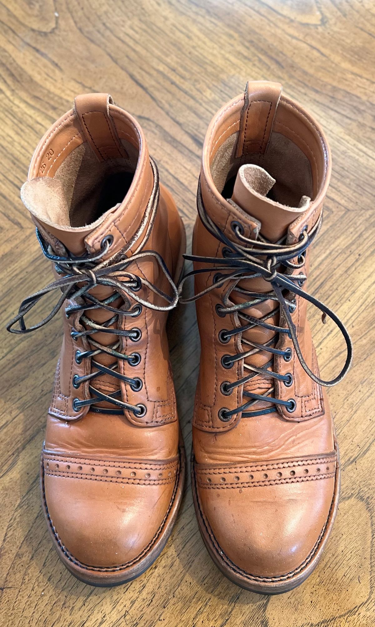Photo by cr_aig1980 on March 4, 2023 of the Wesco Warren Boot in Horween Natural Essex.