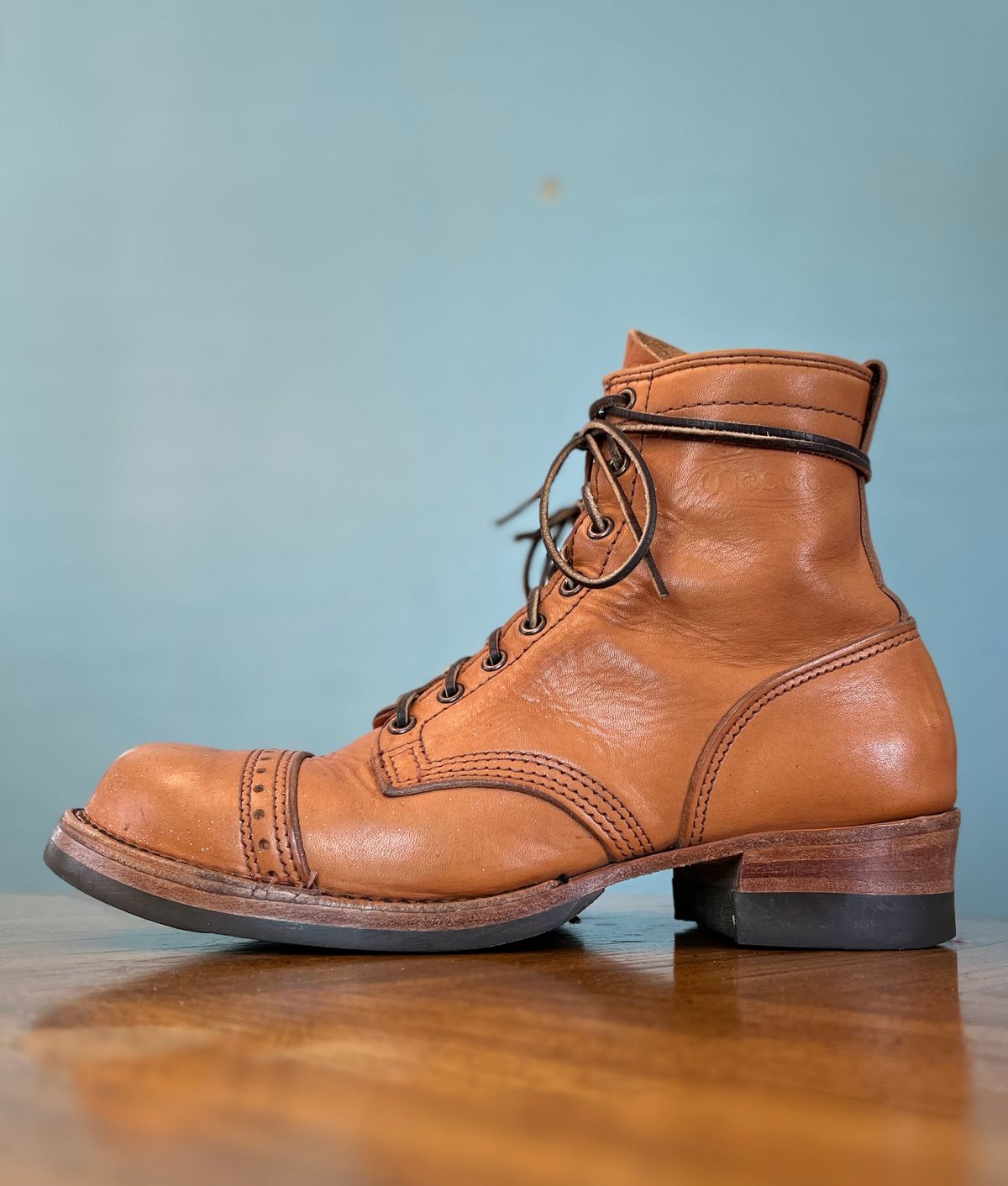 Photo by cr_aig1980 on April 5, 2023 of the Wesco Warren Boot in Horween Natural Essex.