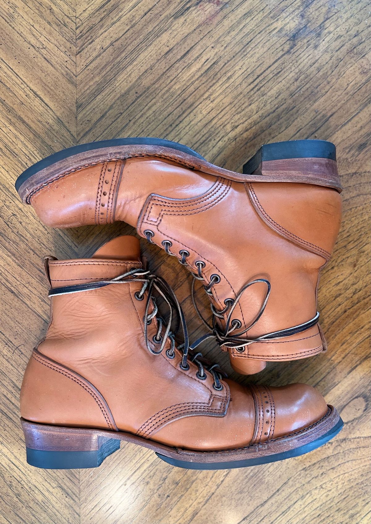 Photo by cr_aig1980 on April 5, 2023 of the Wesco Warren Boot in Horween Natural Essex.