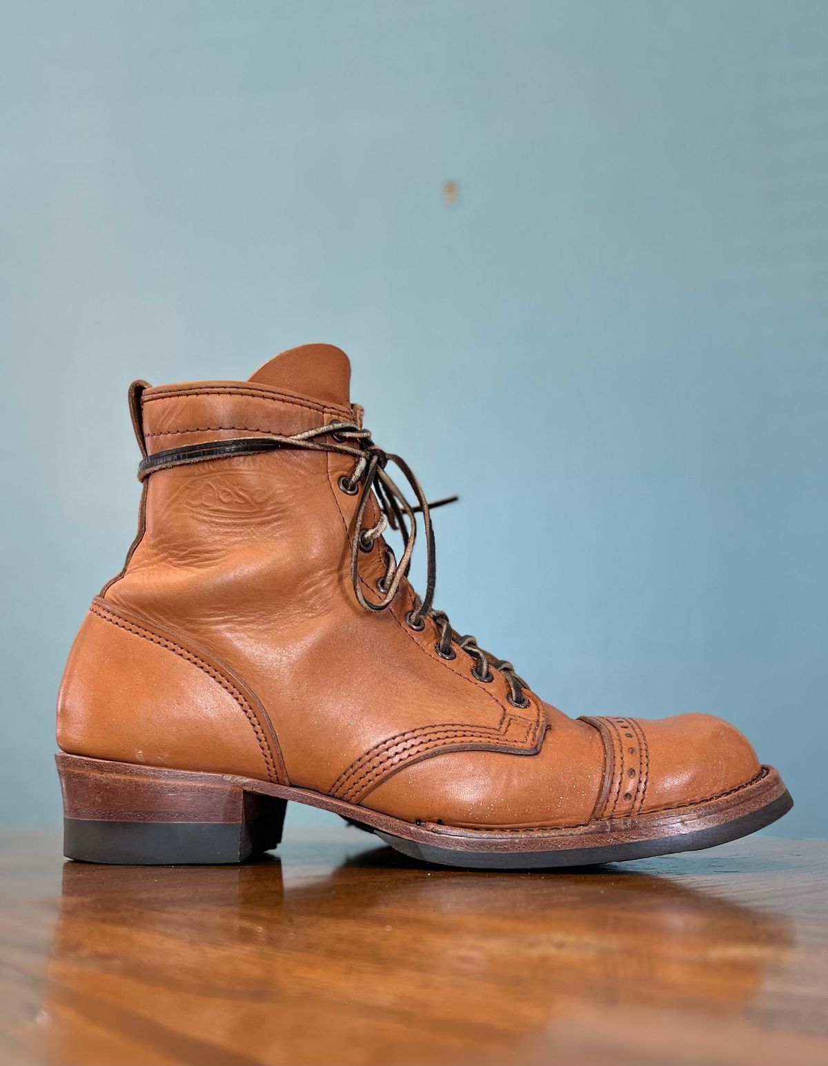 Photo by cr_aig1980 on April 5, 2023 of the Wesco Warren Boot in Horween Natural Essex.