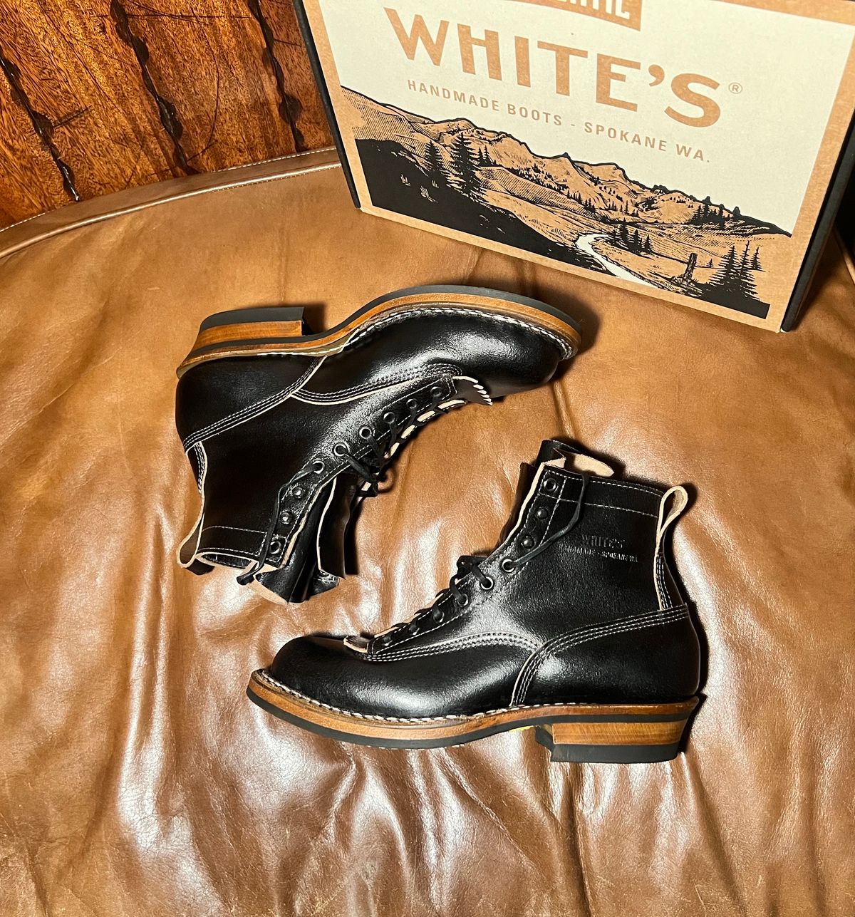 Photo by bootAI on December 30, 2023 of the White's 350 Cutter in Horween Black Waxed Flesh.