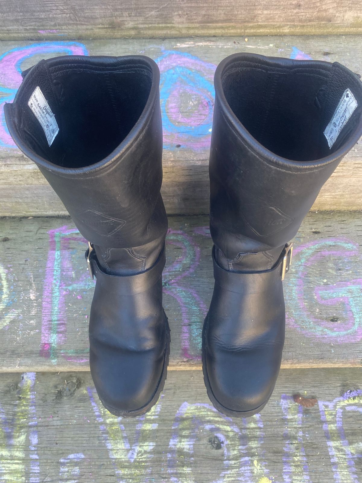 Photo by sharpendknives on November 2, 2022 of the Dayton Boots 6460 CSA Engineer in Black Oil Tan.