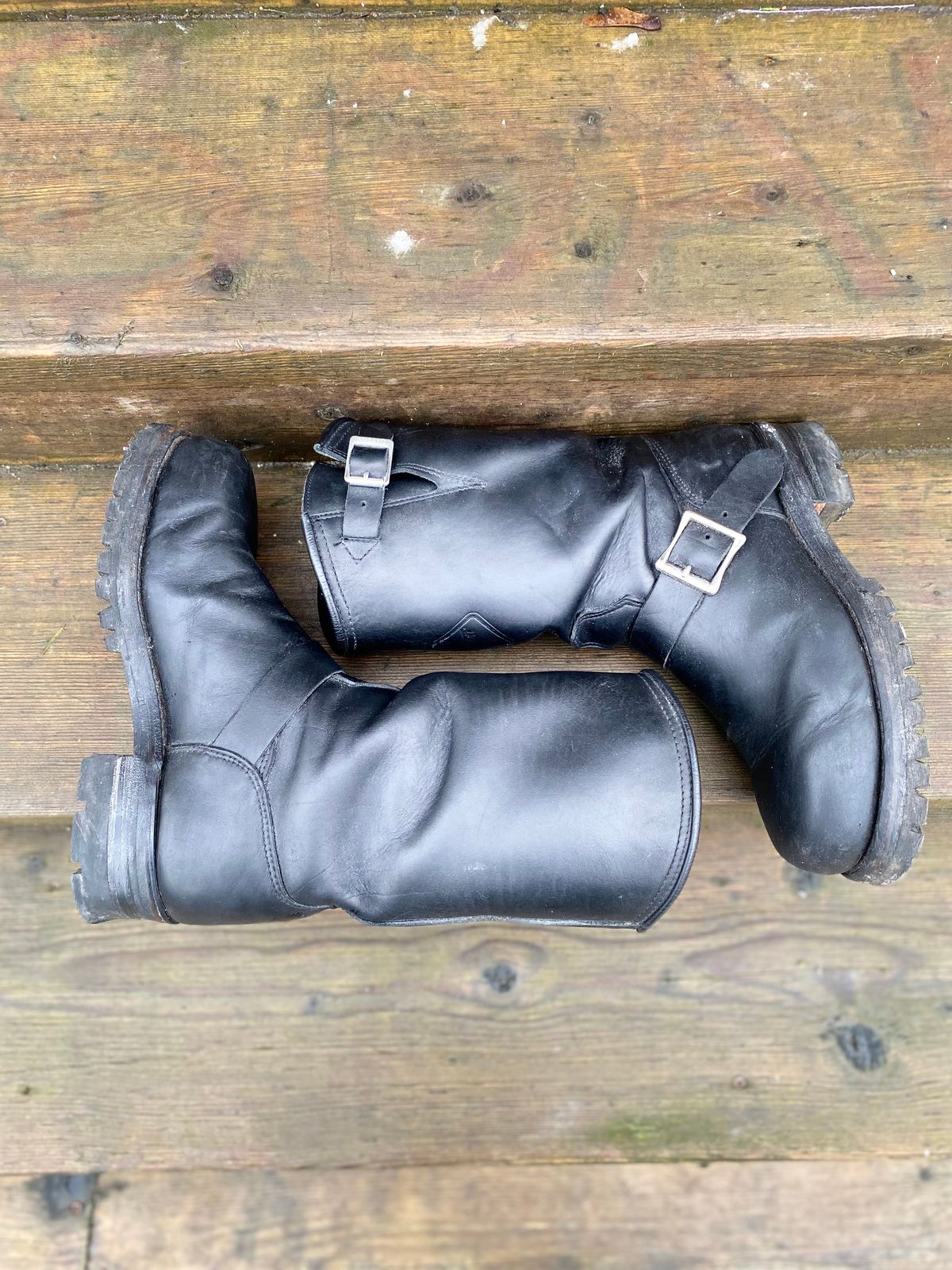 Photo by sharpendknives on January 2, 2023 of the Dayton Boots 6460 CSA Engineer in Black Oil Tan.