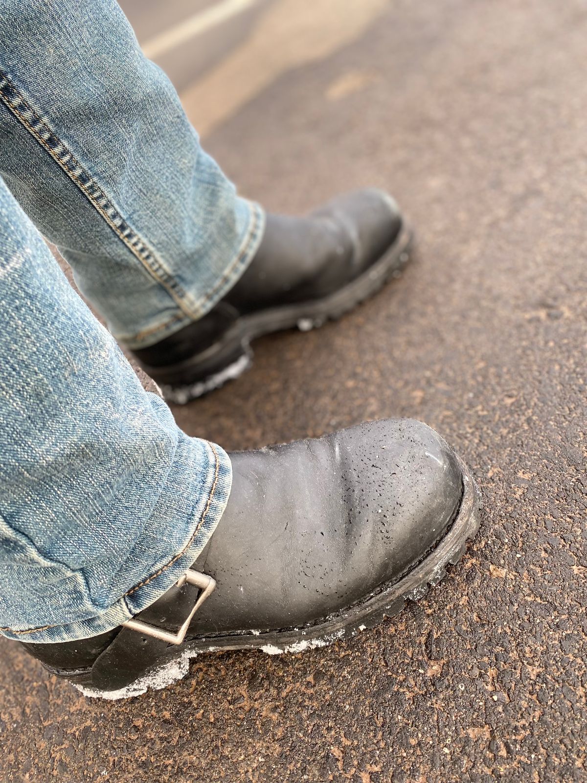 Photo by sharpendknives on February 2, 2023 of the Dayton Boots 6460 CSA Engineer in Black Oil Tan.