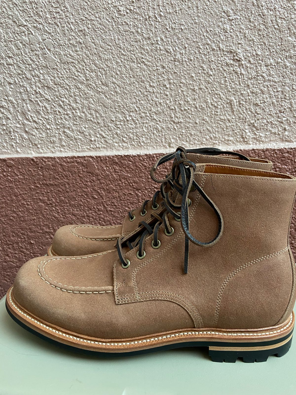 Photo by braneshaden on October 5, 2022 of the Grant Stone Brass Boot in C.F. Stead Natural Waxy Commander Suede.
