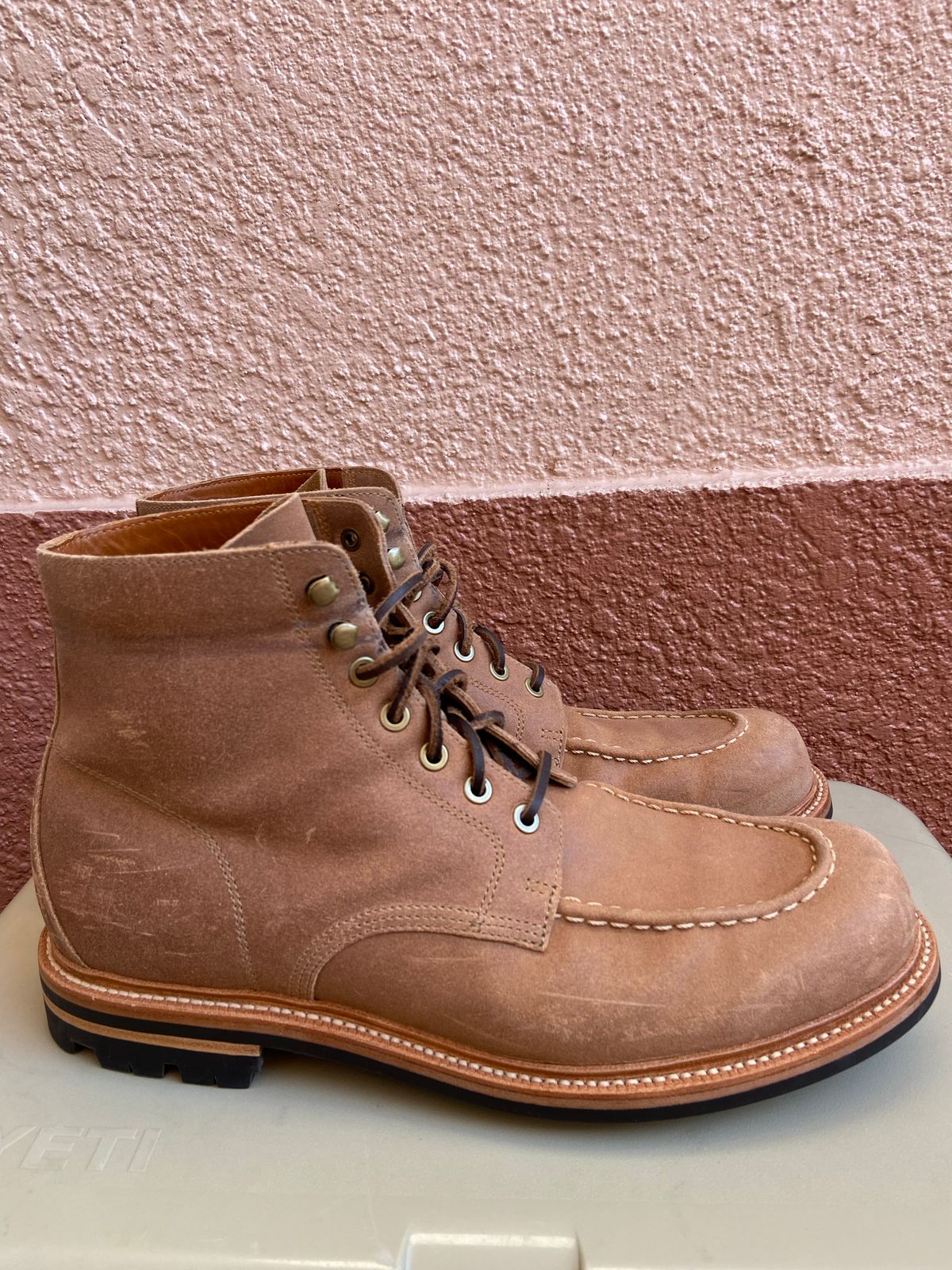 Photo by braneshaden on November 5, 2022 of the Grant Stone Brass Boot in C.F. Stead Natural Waxy Commander Suede.