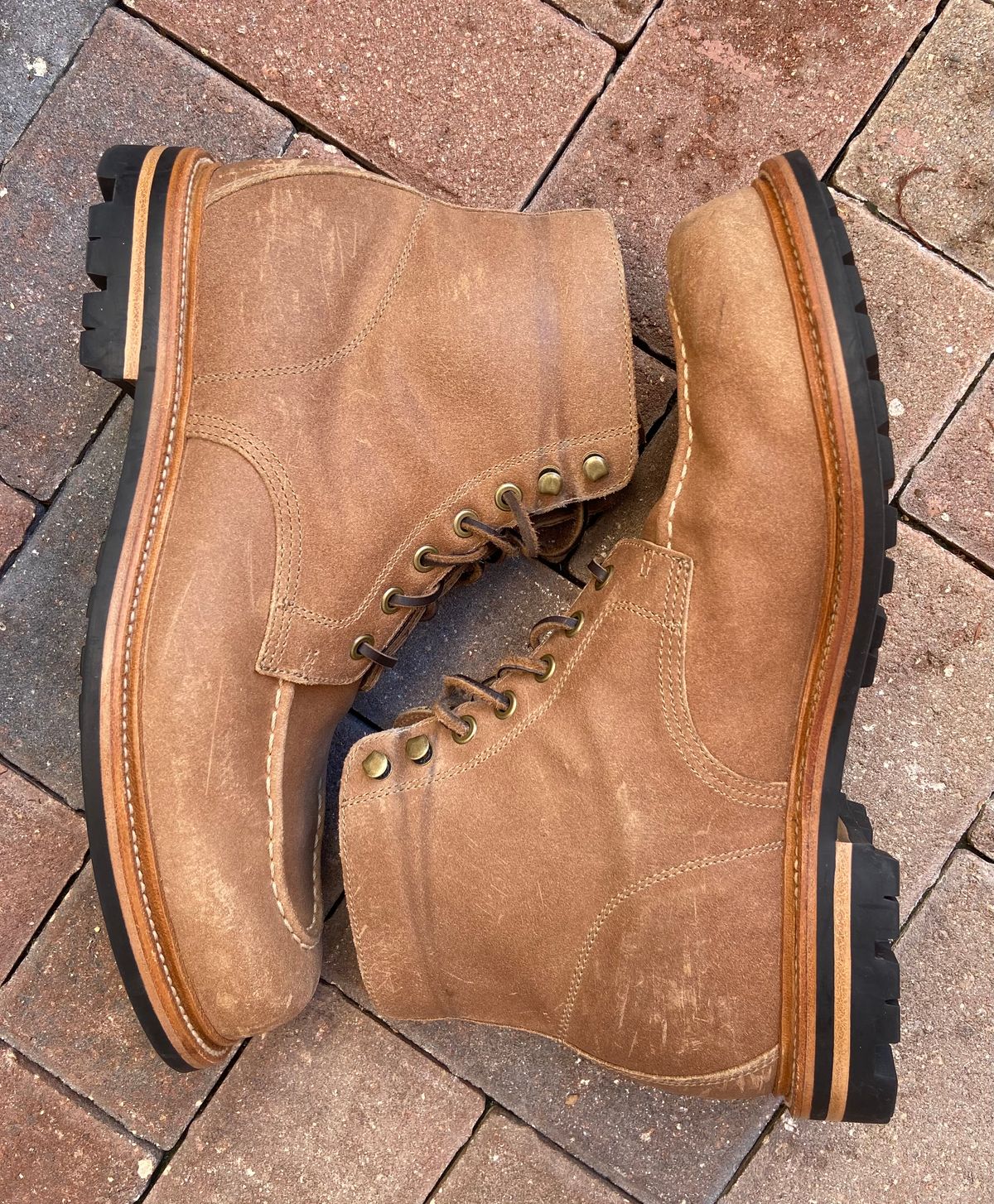Photo by braneshaden on November 5, 2022 of the Grant Stone Brass Boot in C.F. Stead Natural Waxy Commander Suede.