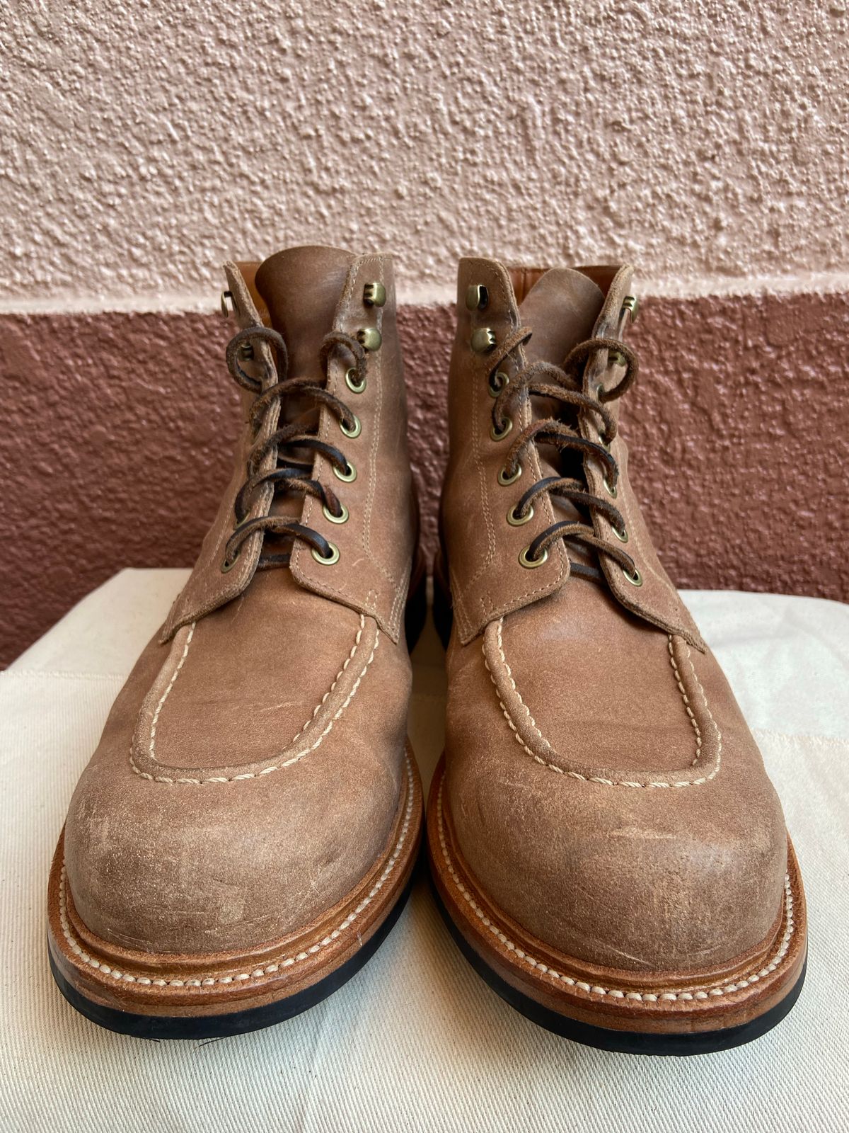 Photo by braneshaden on December 4, 2022 of the Grant Stone Brass Boot in C.F. Stead Natural Waxy Commander Suede.