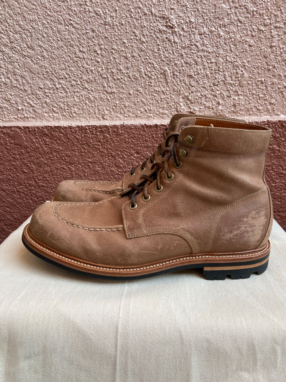 Photo by braneshaden on December 4, 2022 of the Grant Stone Brass Boot in C.F. Stead Natural Waxy Commander Suede.