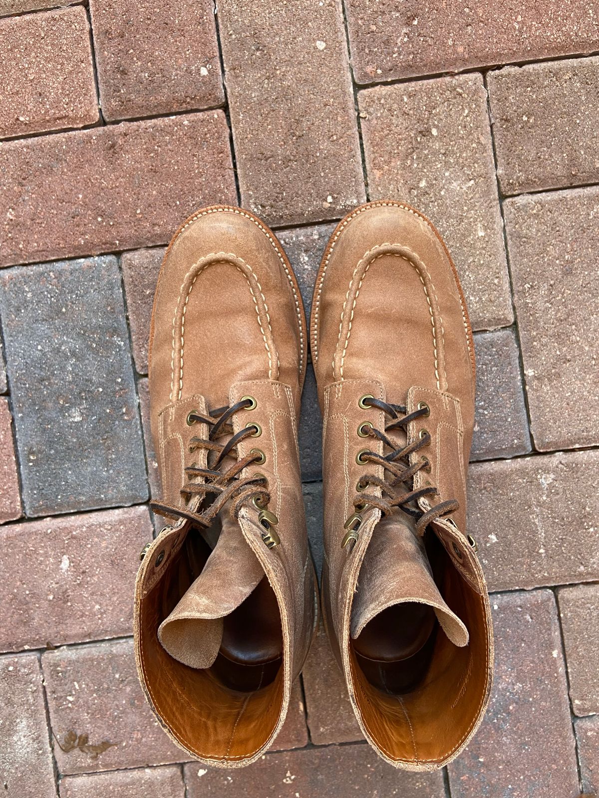 Photo by braneshaden on December 4, 2022 of the Grant Stone Brass Boot in C.F. Stead Natural Waxy Commander Suede.