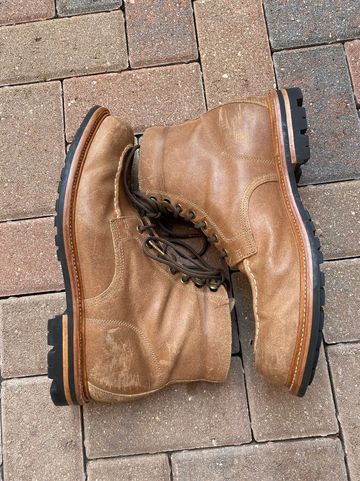 Photo by braneshaden on February 5, 2023 of the Grant Stone Brass Boot in C.F. Stead Natural Waxy Commander Suede.