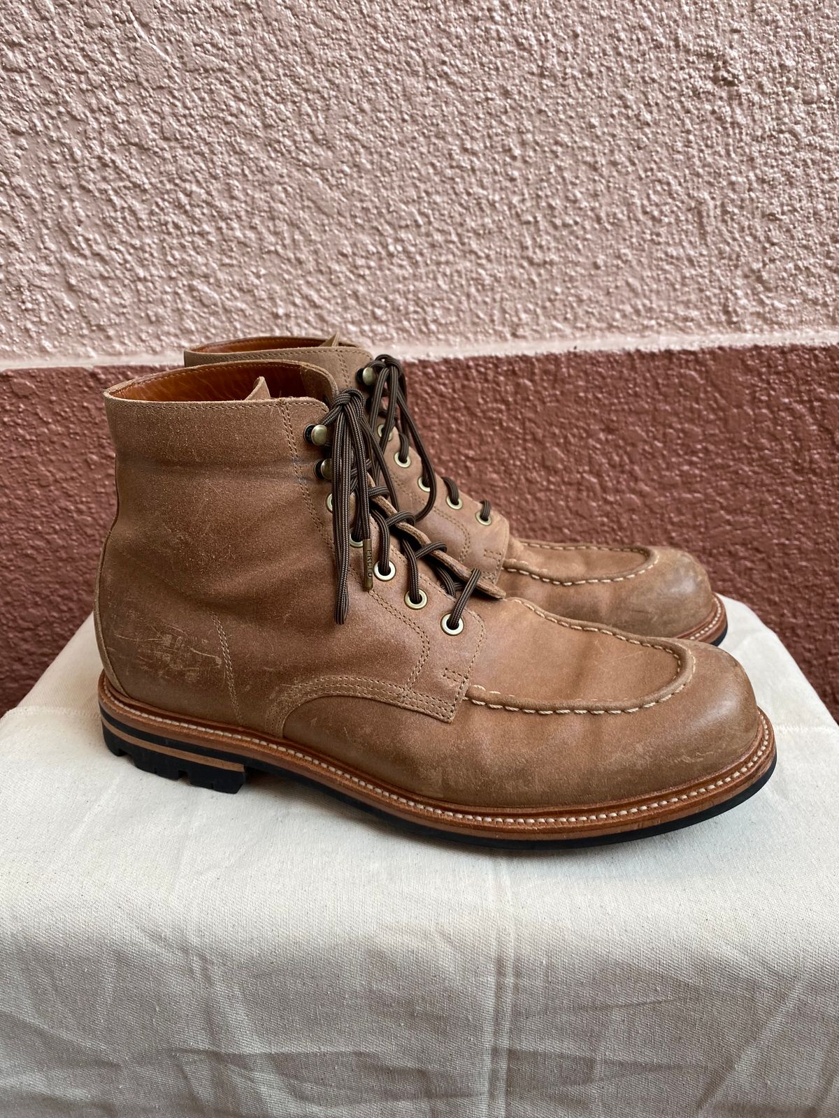 Photo by braneshaden on February 5, 2023 of the Grant Stone Brass Boot in C.F. Stead Natural Waxy Commander Suede.