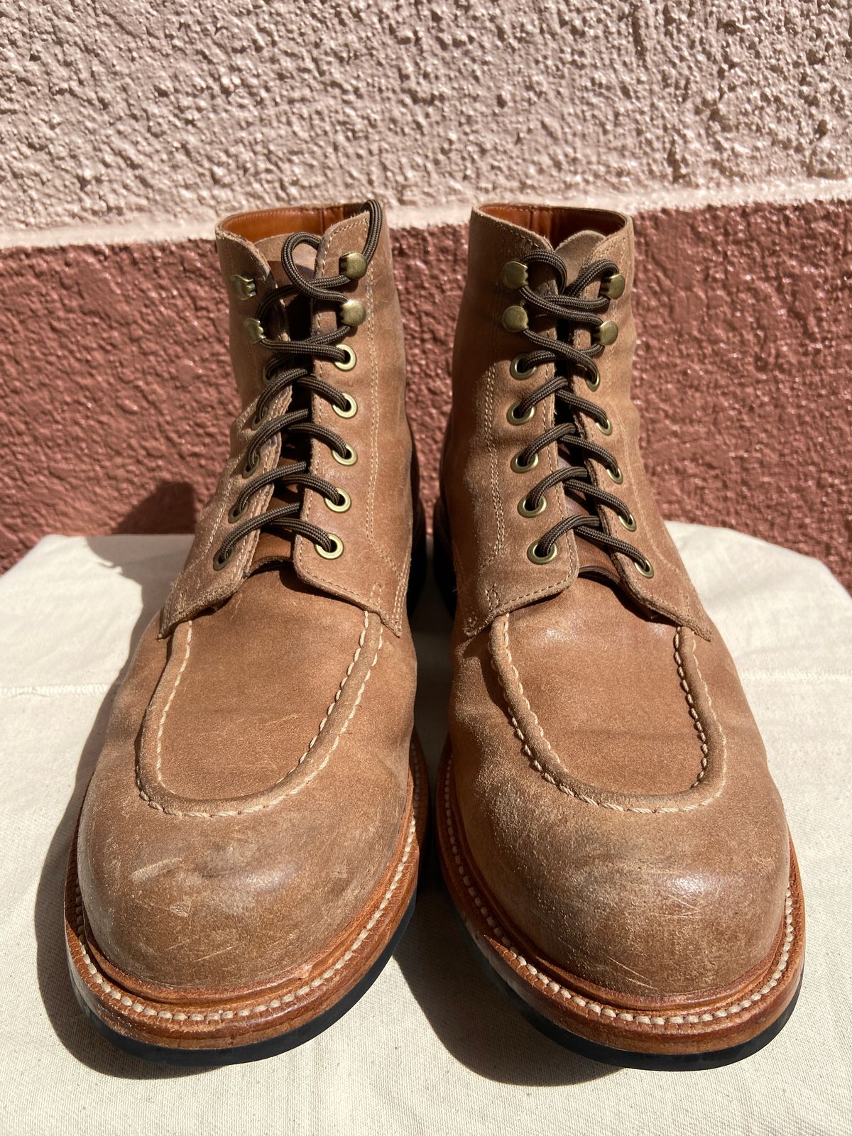 Photo by braneshaden on March 5, 2023 of the Grant Stone Brass Boot in C.F. Stead Natural Waxy Commander Suede.