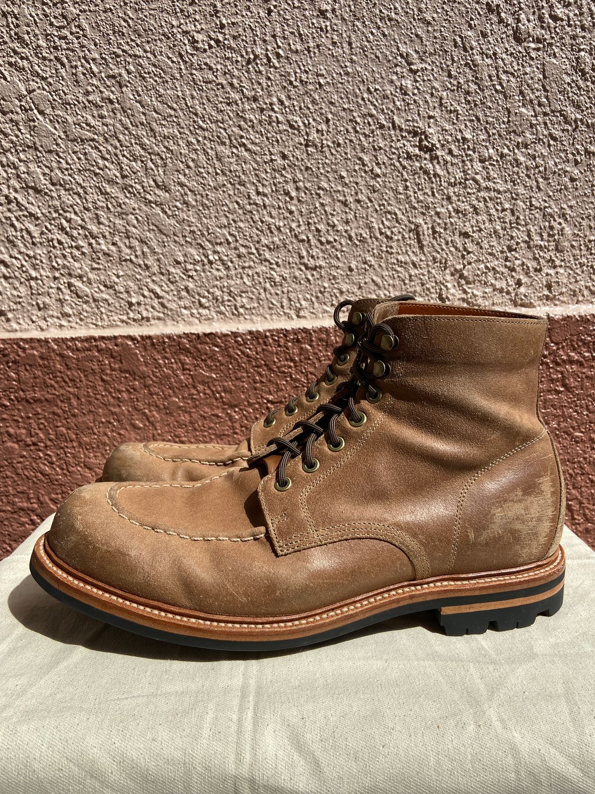 Photo by braneshaden on March 5, 2023 of the Grant Stone Brass Boot in C.F. Stead Natural Waxy Commander Suede.