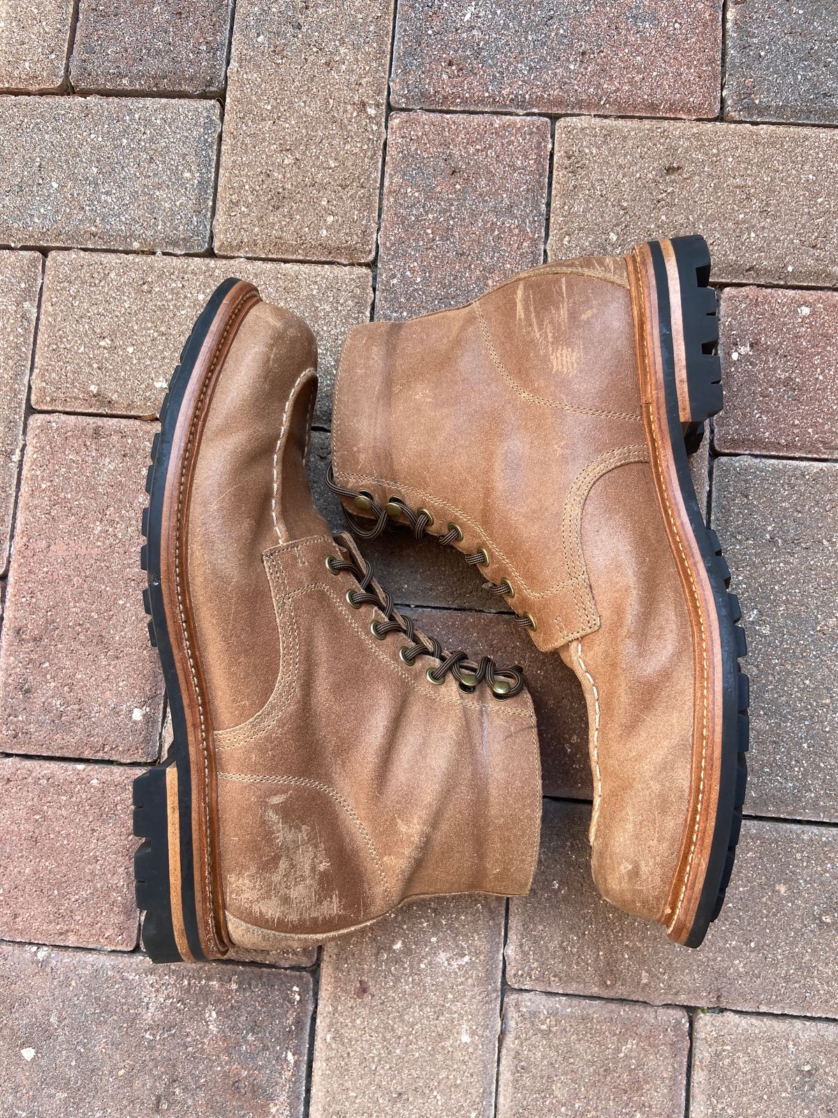 Photo by braneshaden on March 5, 2023 of the Grant Stone Brass Boot in C.F. Stead Natural Waxy Commander Suede.