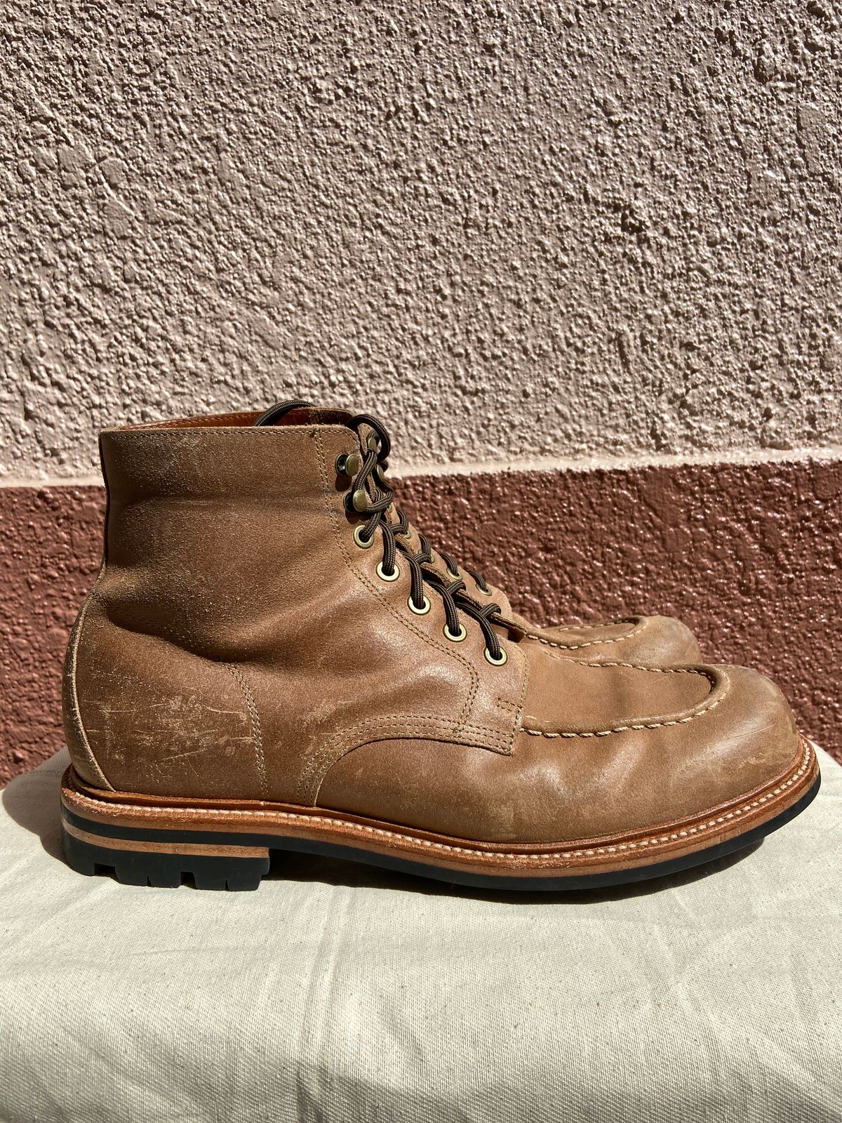 Photo by braneshaden on March 5, 2023 of the Grant Stone Brass Boot in C.F. Stead Natural Waxy Commander Suede.