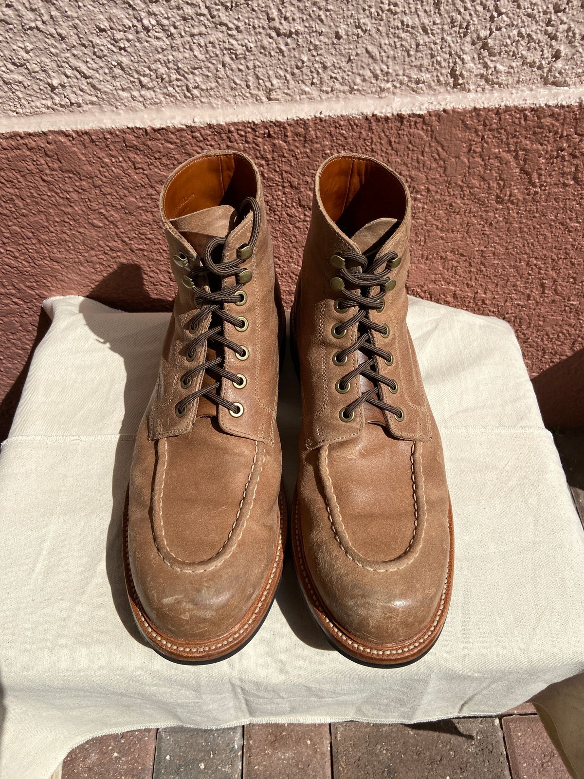 Photo by braneshaden on March 5, 2023 of the Grant Stone Brass Boot in C.F. Stead Natural Waxy Commander Suede.