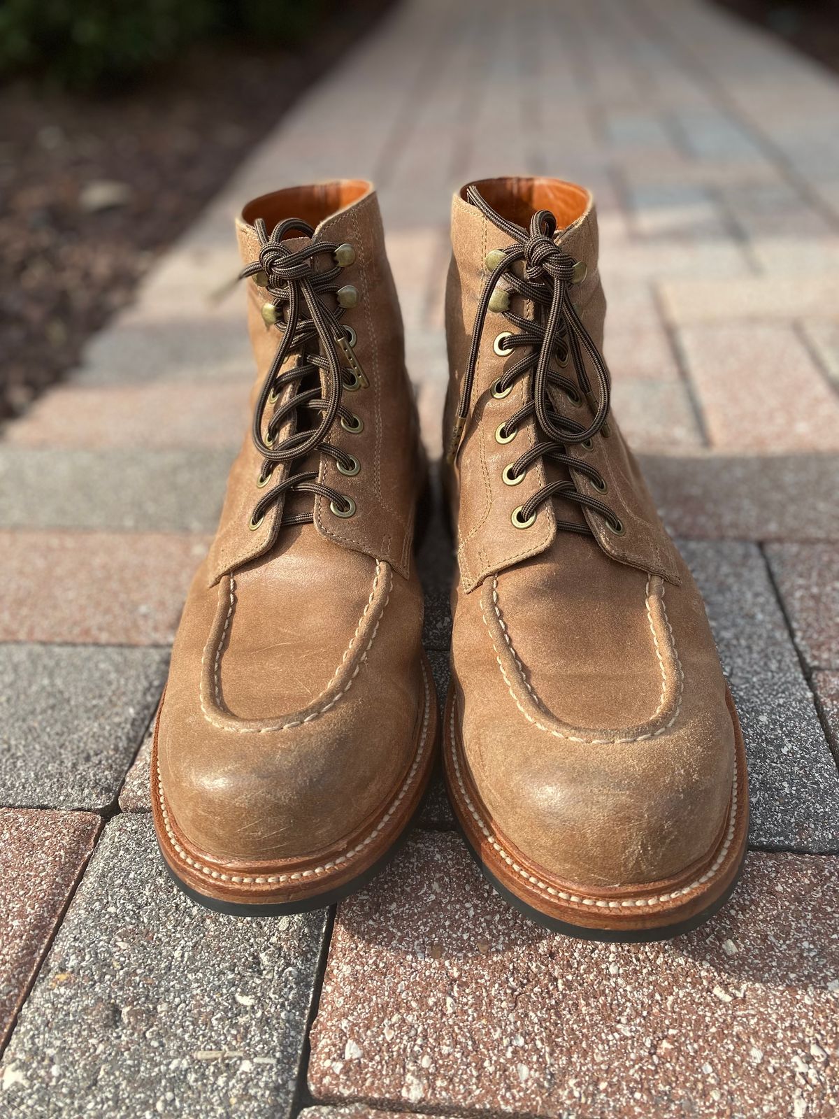 Photo by braneshaden on April 6, 2023 of the Grant Stone Brass Boot in C.F. Stead Natural Waxy Commander Suede.