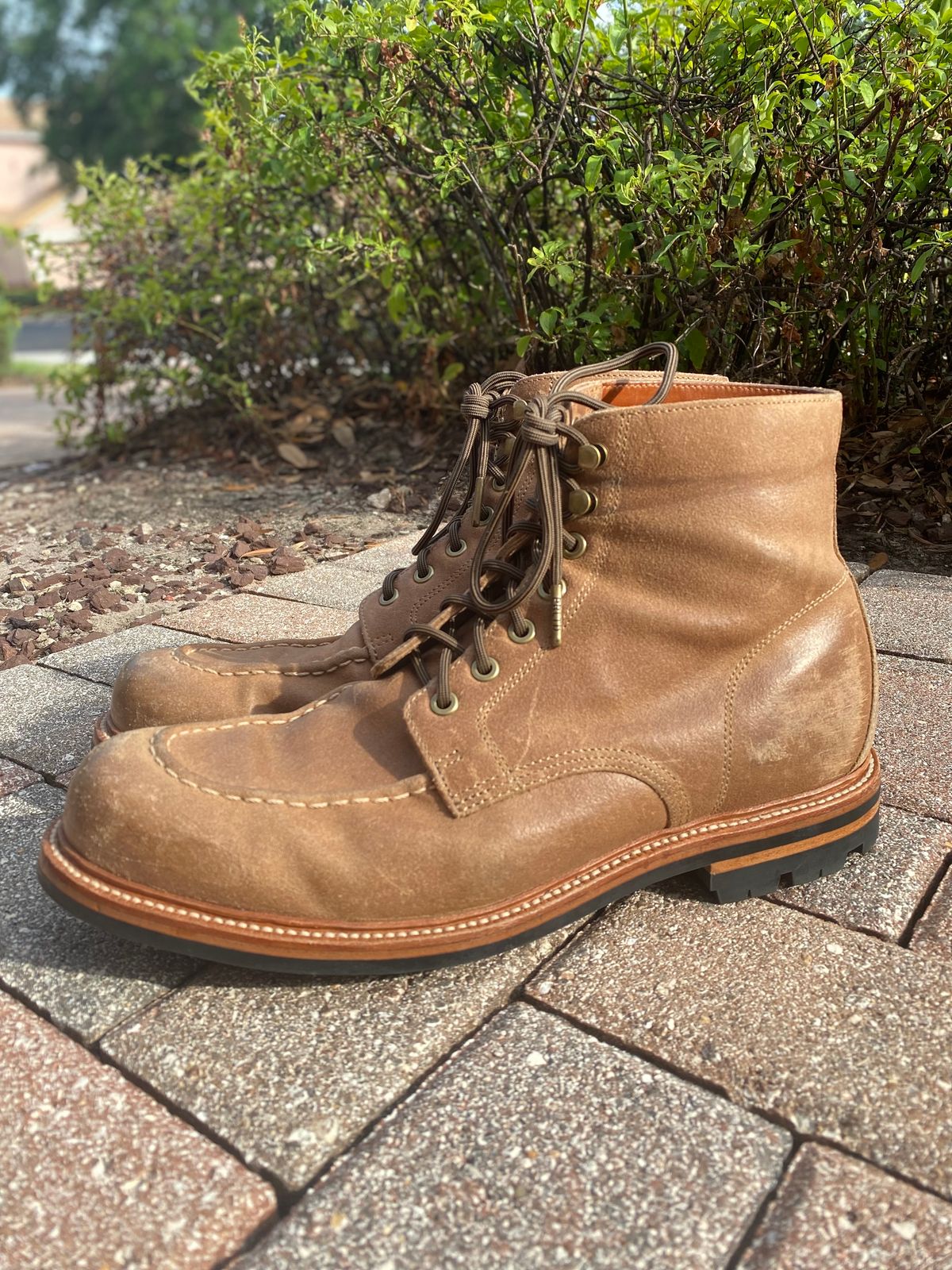 Photo by braneshaden on April 6, 2023 of the Grant Stone Brass Boot in C.F. Stead Natural Waxy Commander Suede.