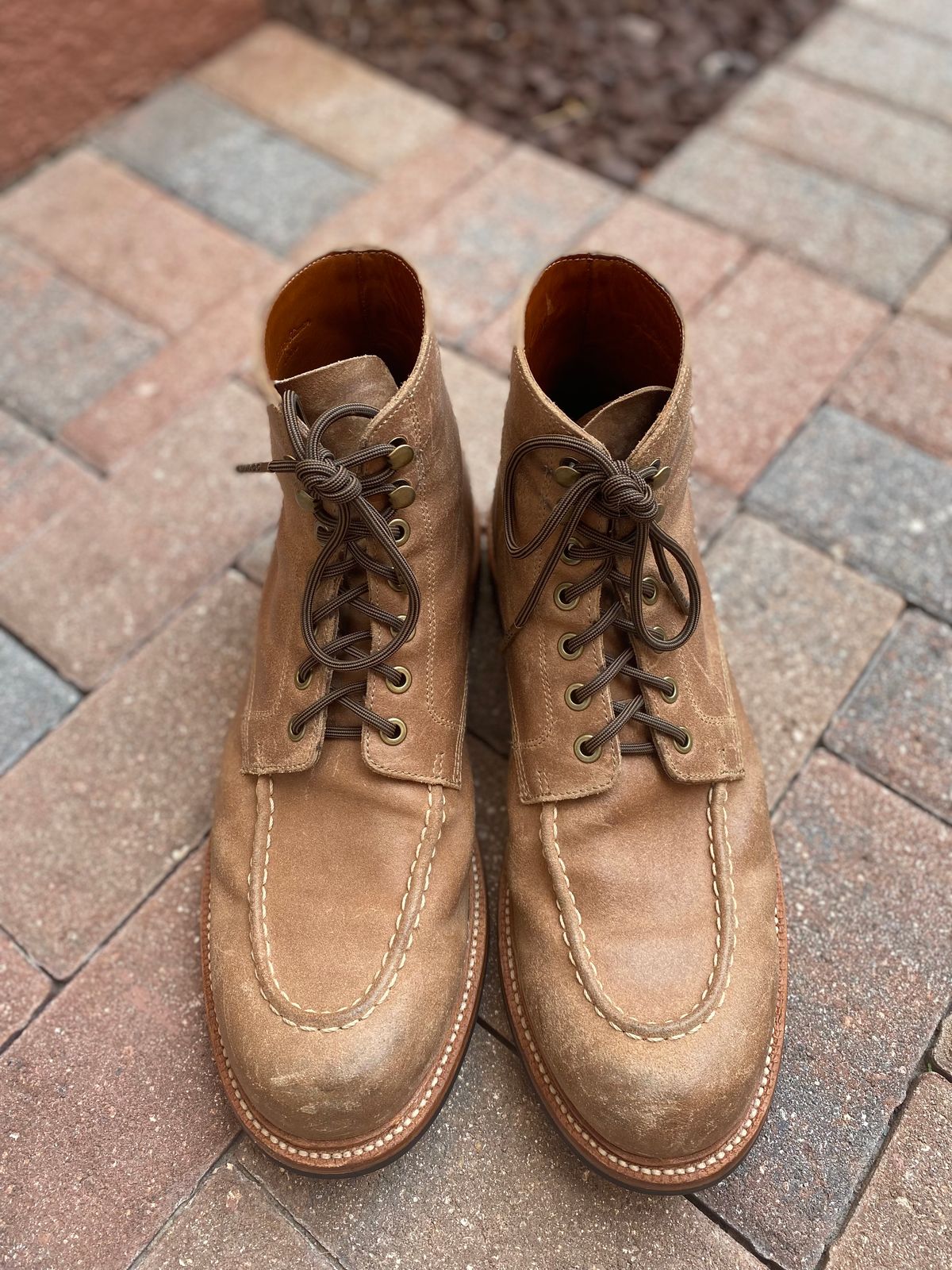 Photo by braneshaden on April 6, 2023 of the Grant Stone Brass Boot in C.F. Stead Natural Waxy Commander Suede.