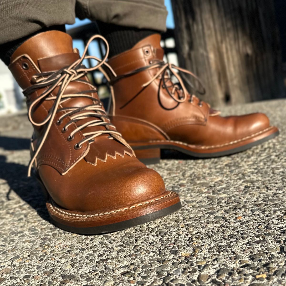 Photo by woahlookaboot on October 2, 2023 of the White's 350 Cruiser in Horween British Tan Chromexcel.