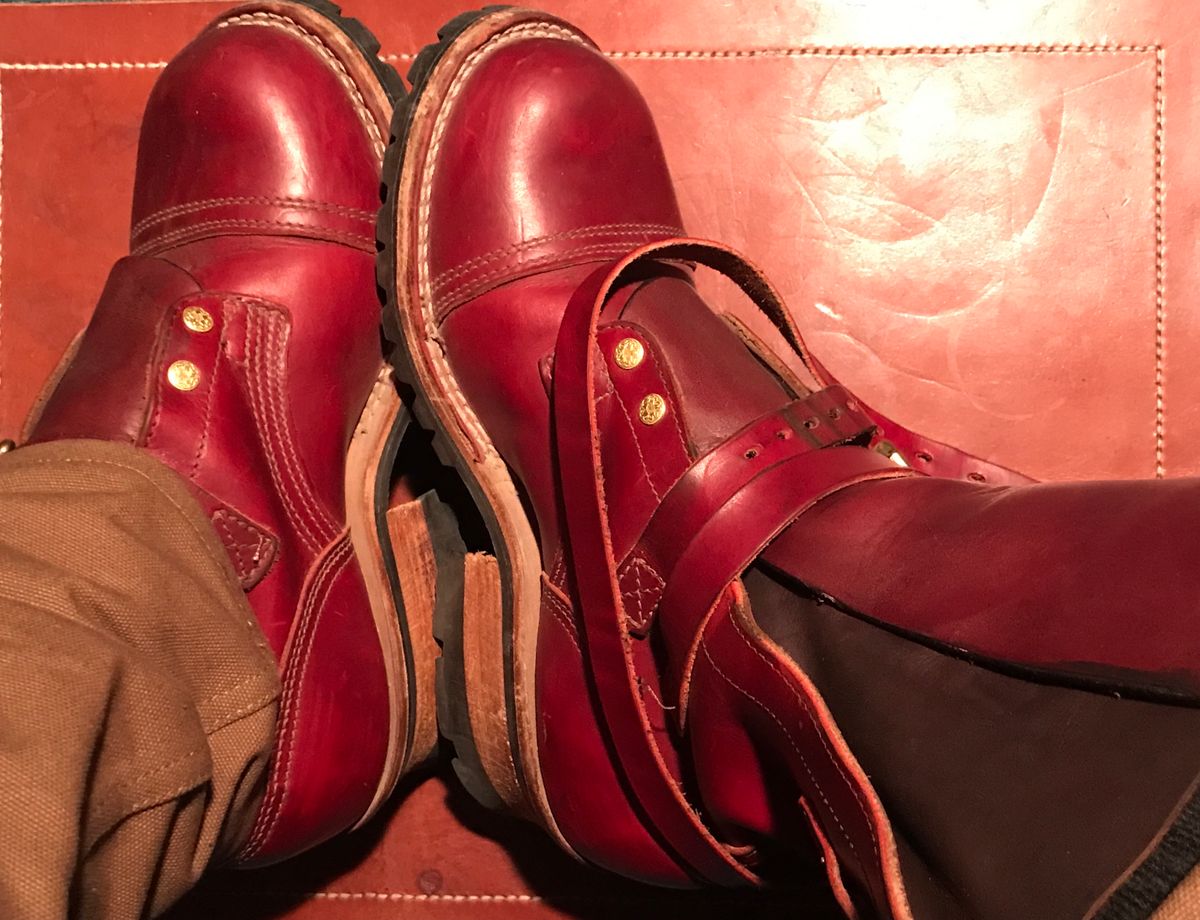 Photo by dj on March 23, 2025 of the Nicks Heritage TankerPro in Wickett & Craig Double Stuffed Crimson.