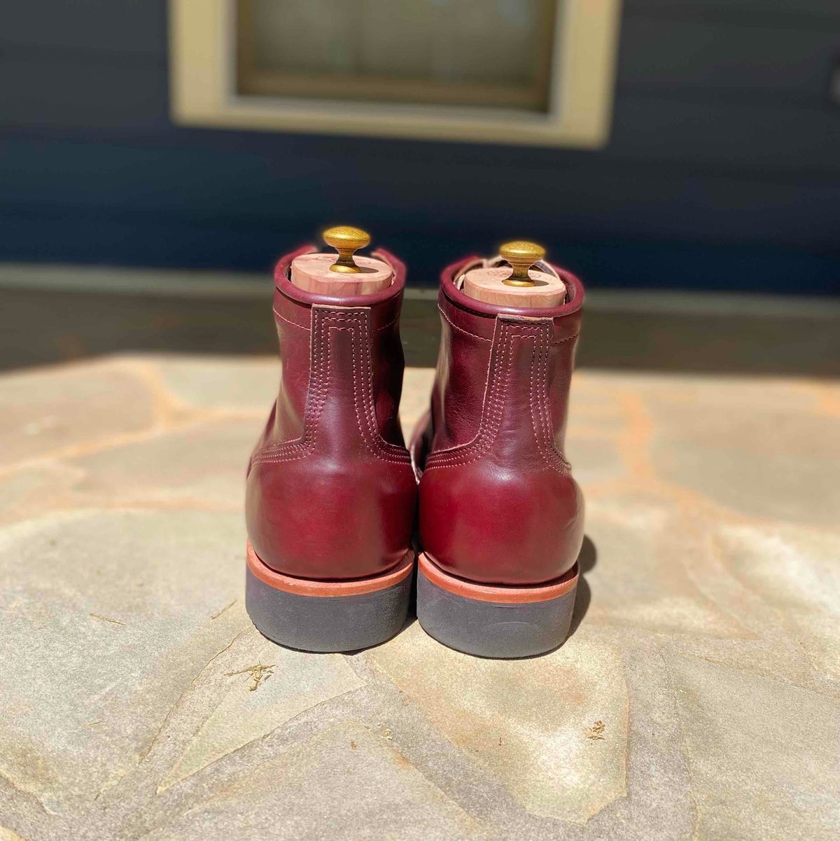 Photo by escapedTexan on April 9, 2023 of the Nicks Americana in Horween Color 8 Chromexcel.
