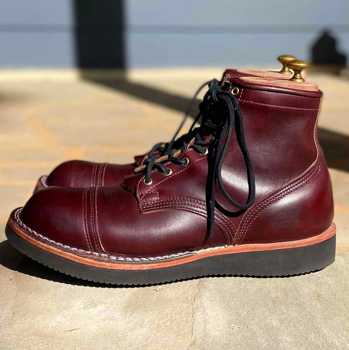 Photo by escapedTexan on April 20, 2023 of the Nicks Americana in Horween Color 8 Chromexcel.