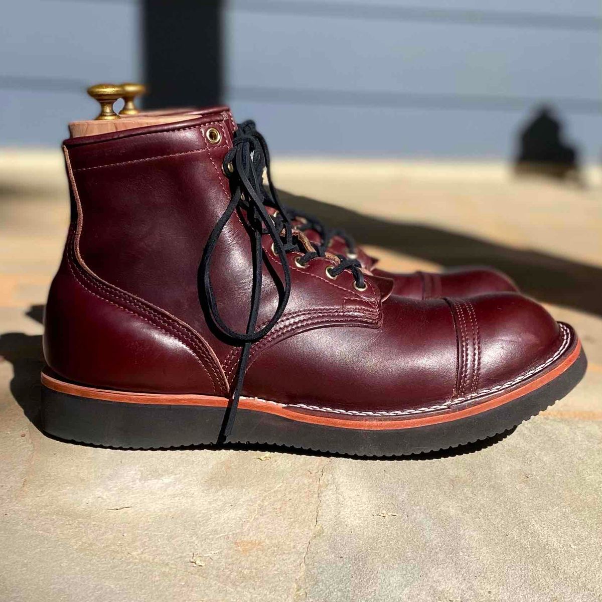 Photo by escapedTexan on April 20, 2023 of the Nicks Americana in Horween Color 8 Chromexcel.