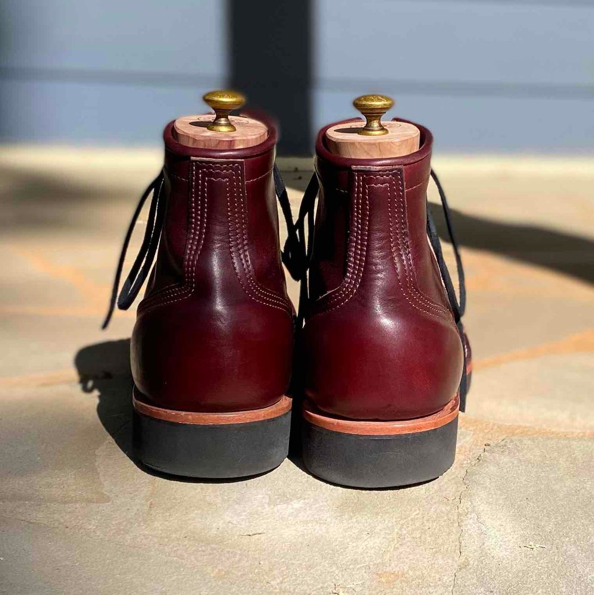 Photo by escapedTexan on April 20, 2023 of the Nicks Americana in Horween Color 8 Chromexcel.