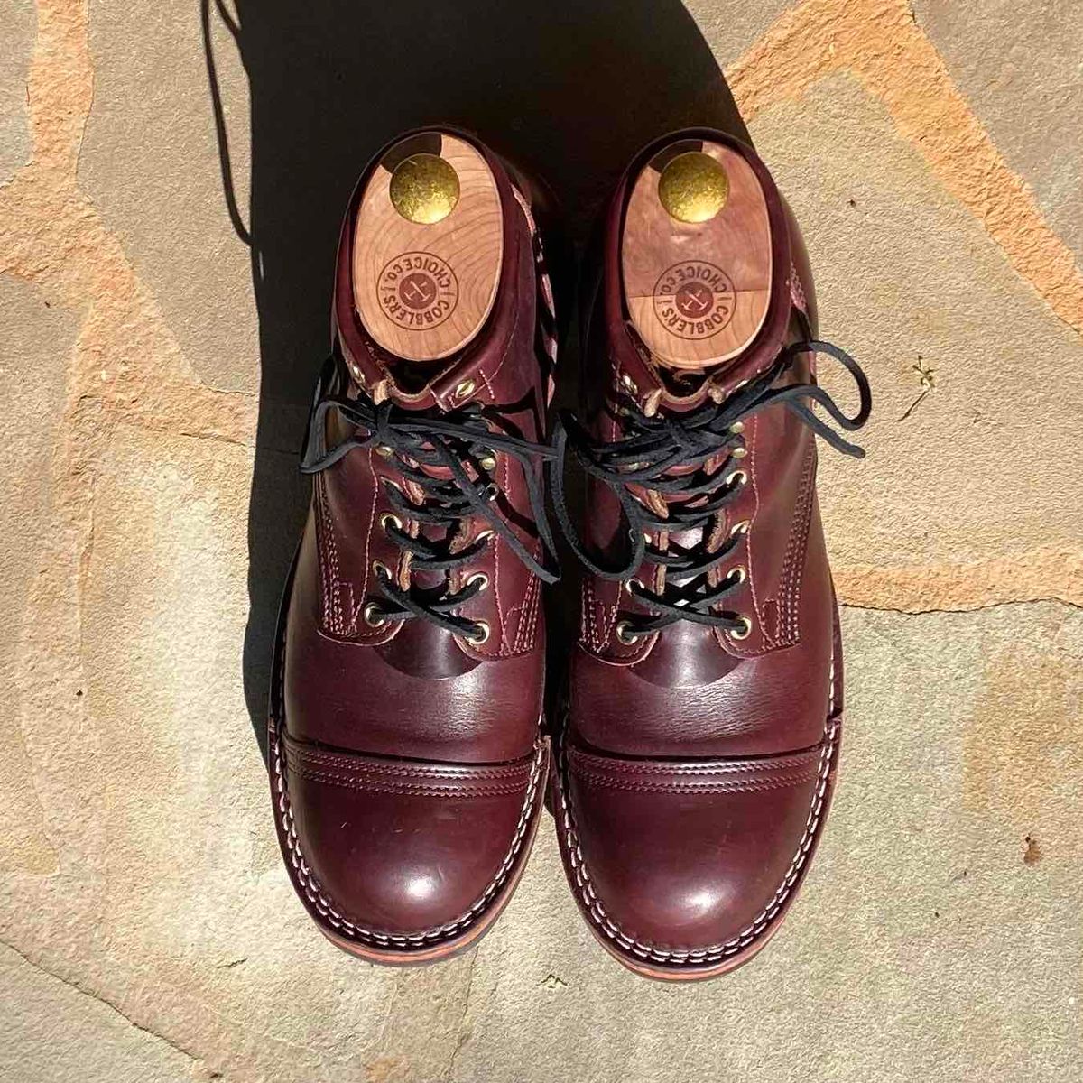 Photo by escapedTexan on April 20, 2023 of the Nicks Americana in Horween Color 8 Chromexcel.