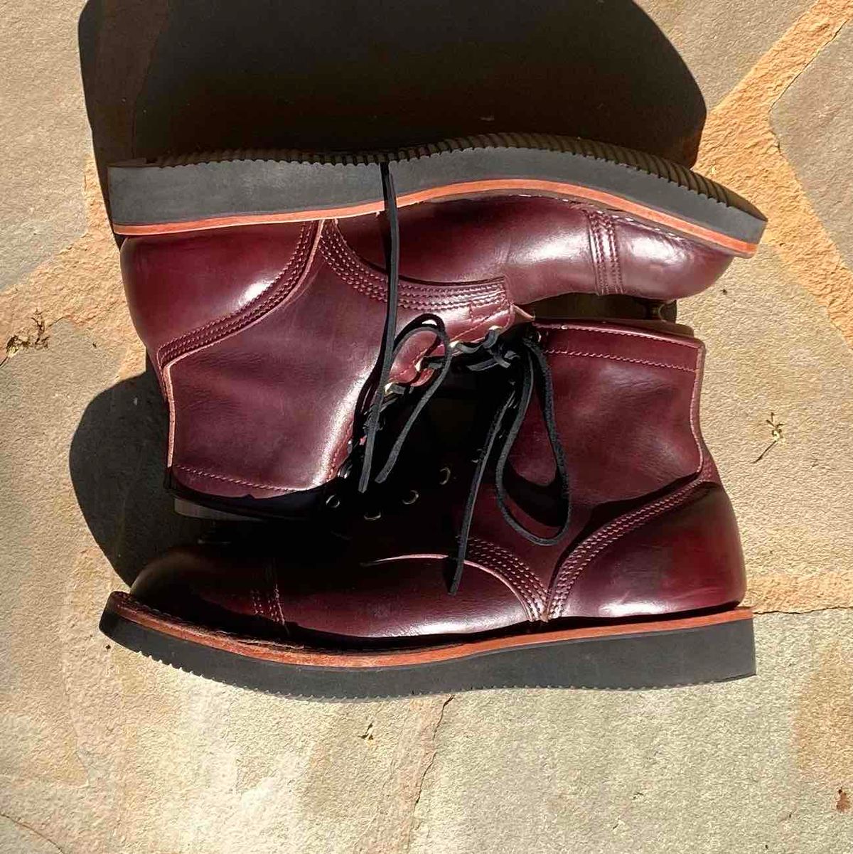 Photo by escapedTexan on April 20, 2023 of the Nicks Americana in Horween Color 8 Chromexcel.
