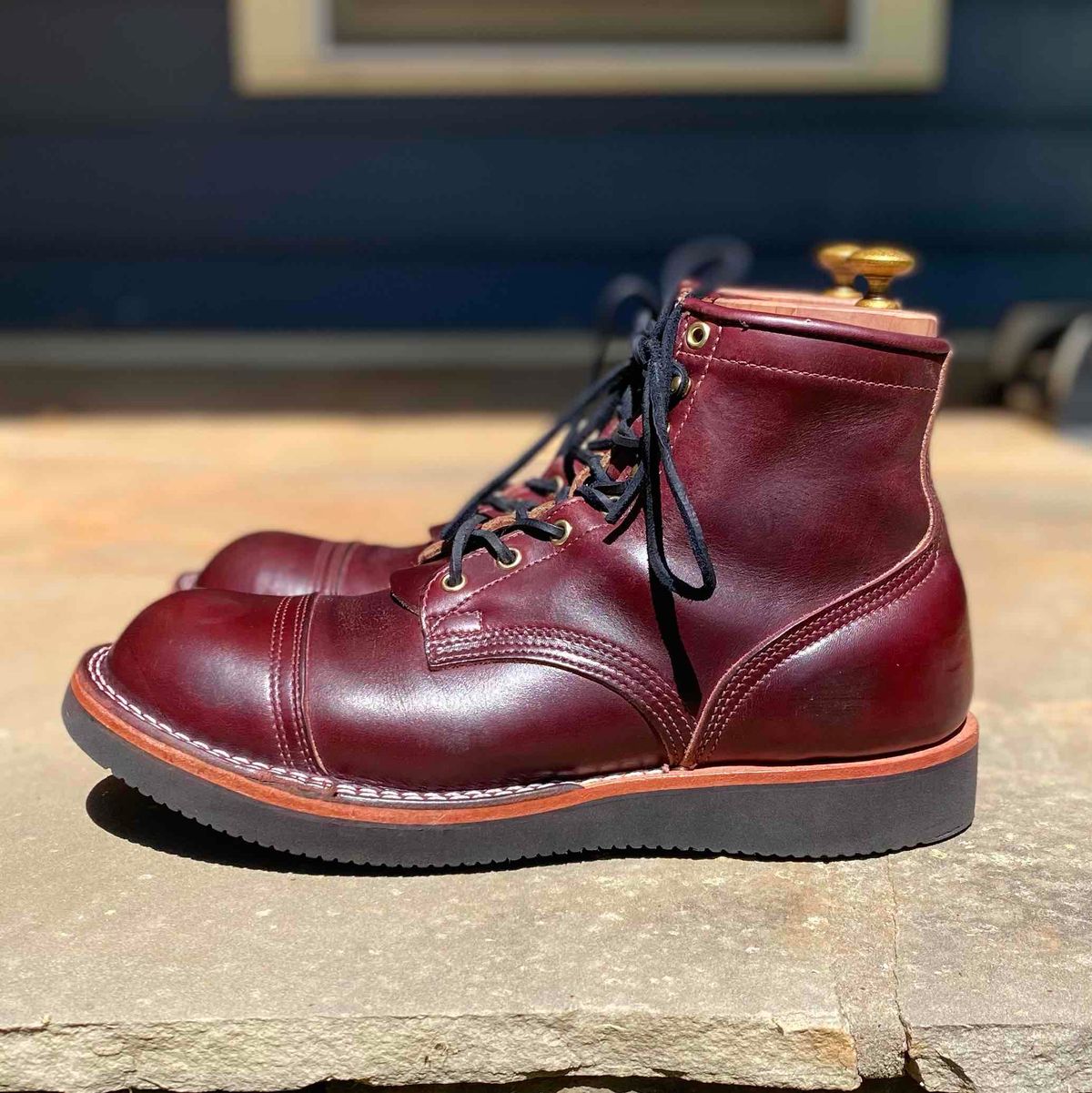 Photo by escapedTexan on May 3, 2023 of the Nicks Americana in Horween Color 8 Chromexcel.
