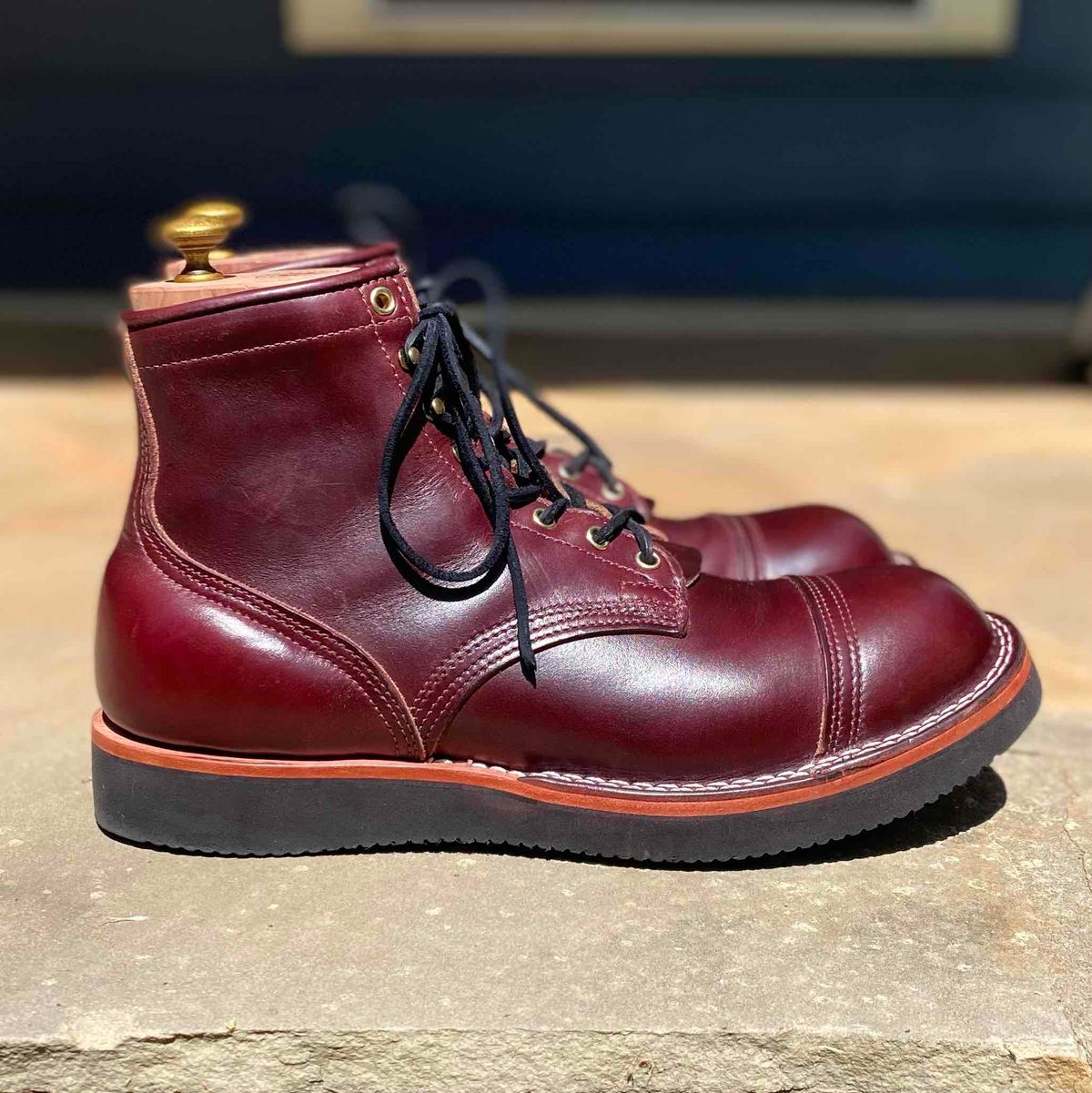 Photo by escapedTexan on May 3, 2023 of the Nicks Americana in Horween Color 8 Chromexcel.