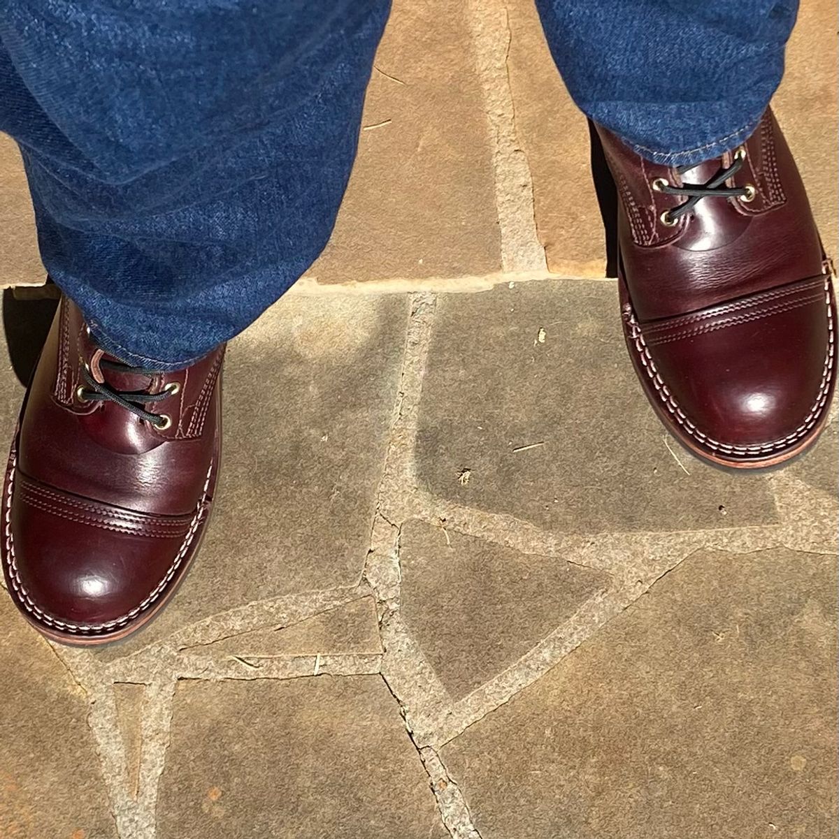 Photo by escapedTexan on August 16, 2023 of the Nicks Americana in Horween Color 8 Chromexcel.