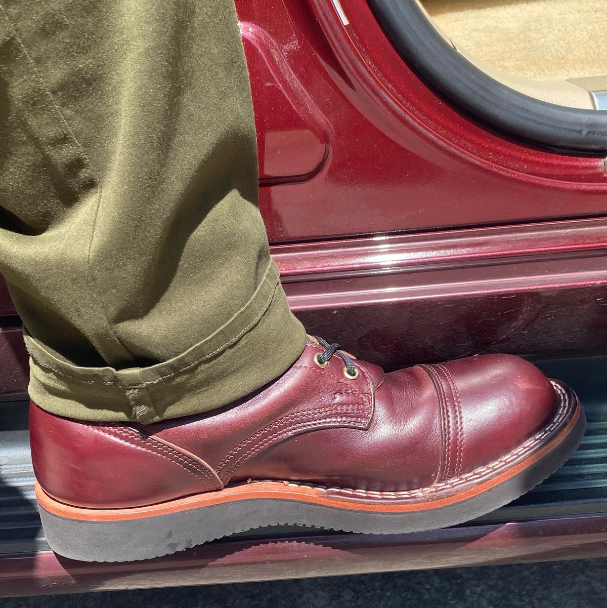 Photo by escapedTexan on August 31, 2023 of the Nicks Americana in Horween Color 8 Chromexcel.